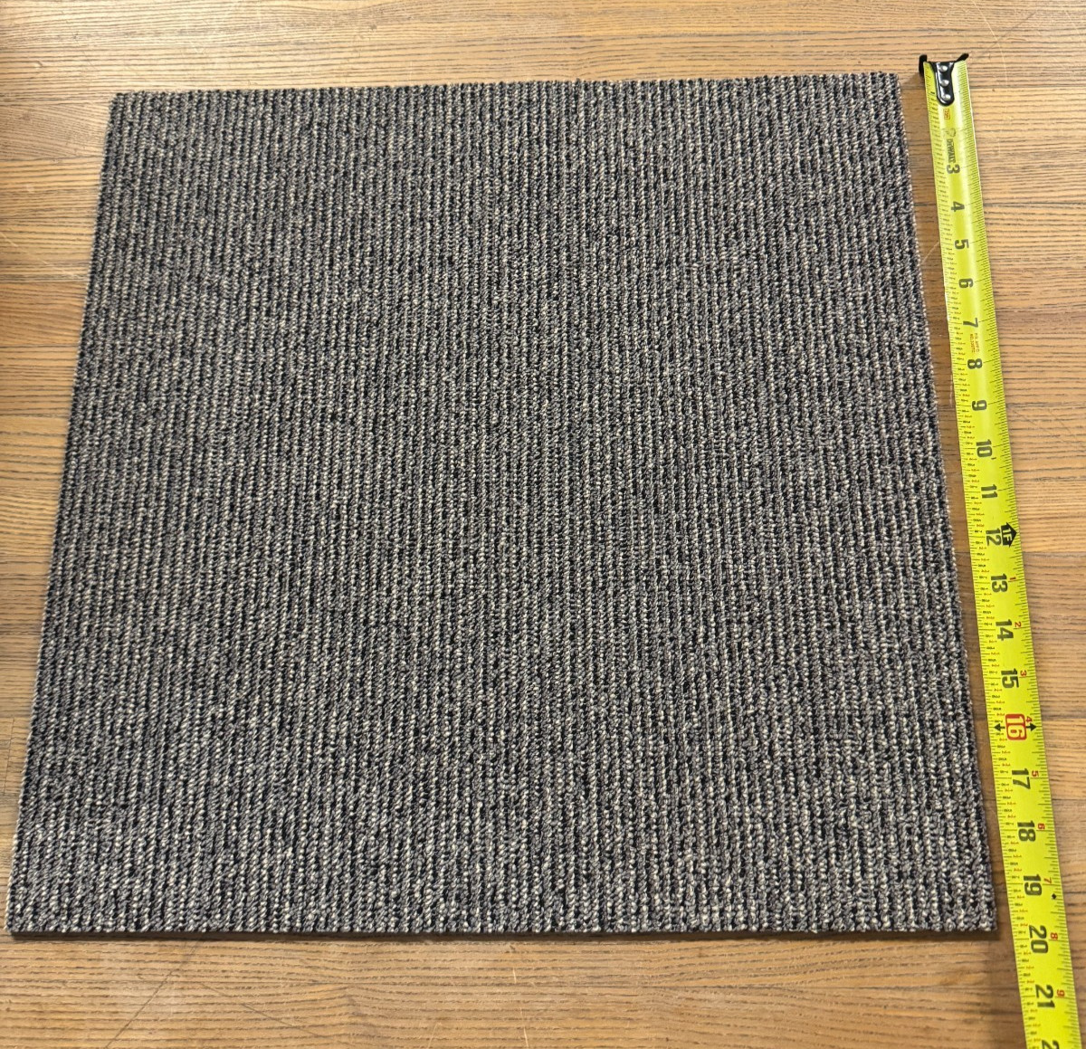 CASE OF 20 BRAND NEW CARPET TILES 20″X20″