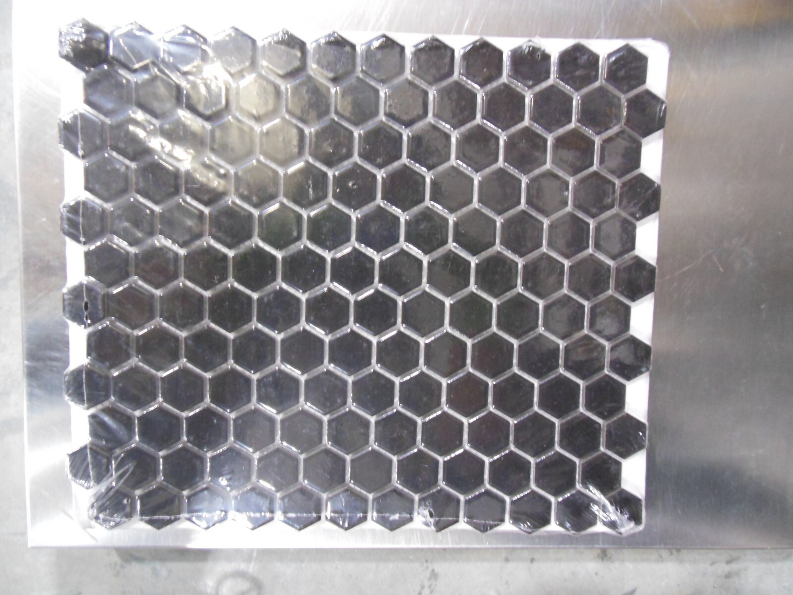 M S INTERNATIONAL RETRO NERO 1 ” HEXAGON GLOSSY 11.73 (L) X 10.16 (W) X 6 MM (D)