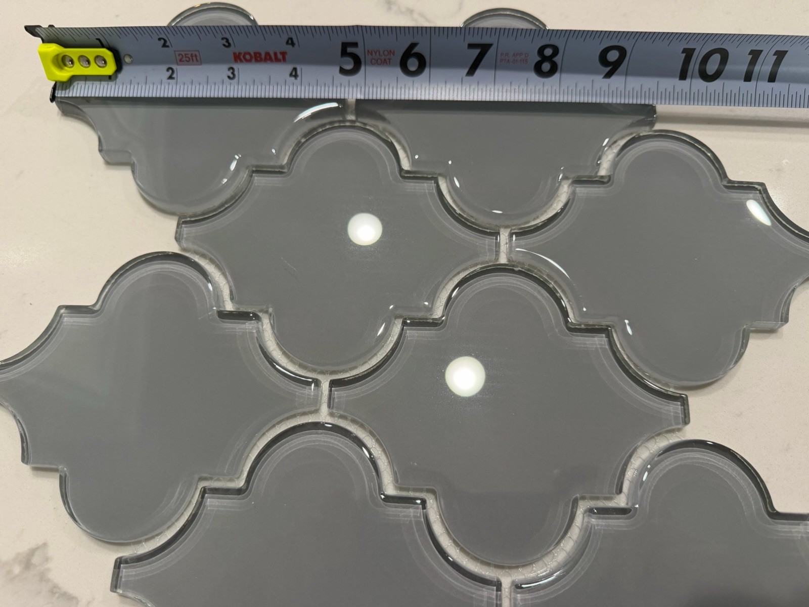 True Gray Arabesque Glossy Glass Mosaic 11″x12″ Offset. GIORBELLO G9132