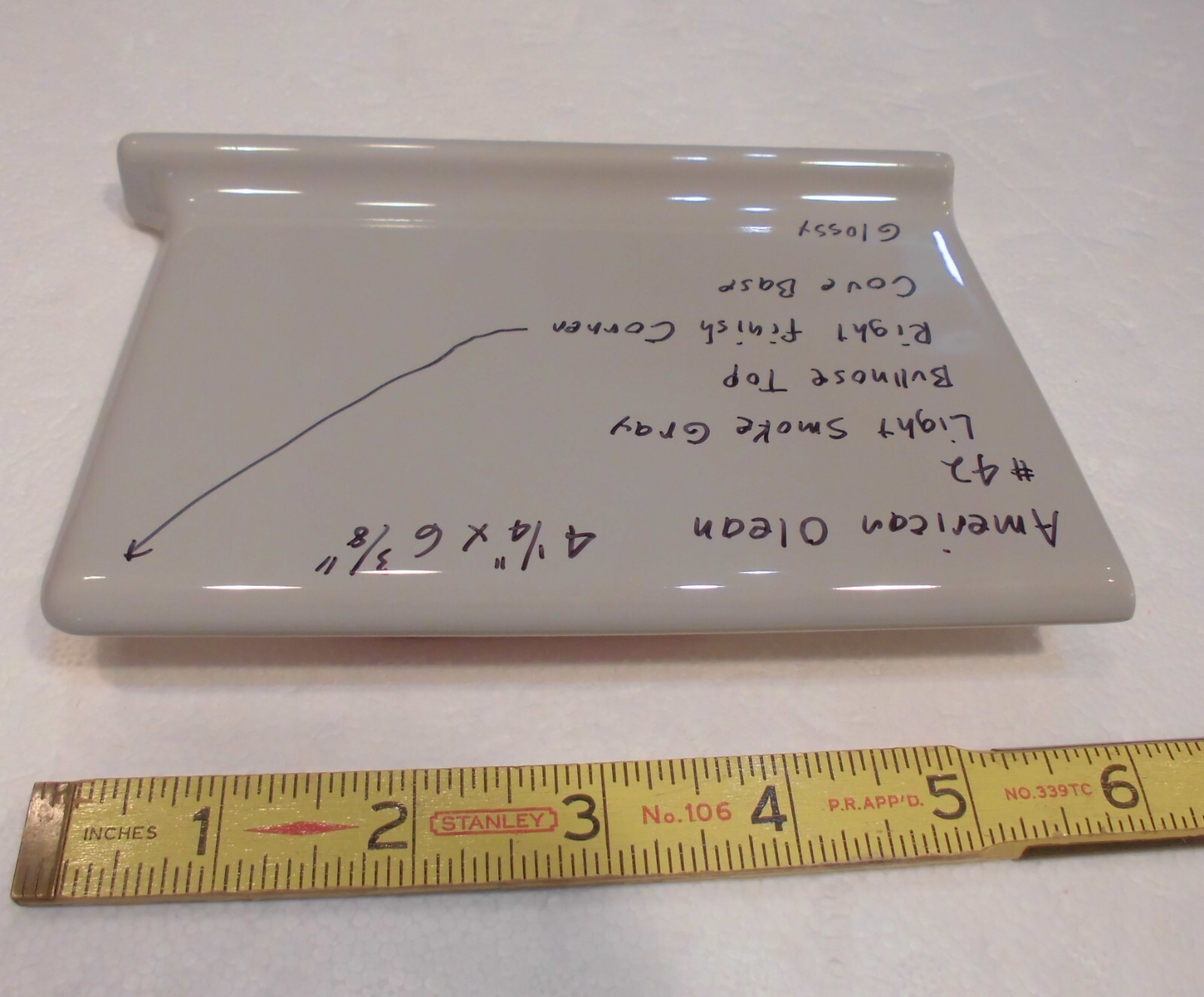 1 pc. Light Smoke Gray: base/cove Ceramic Tile: 4-1/4″ X 6″ Right Finish Corner