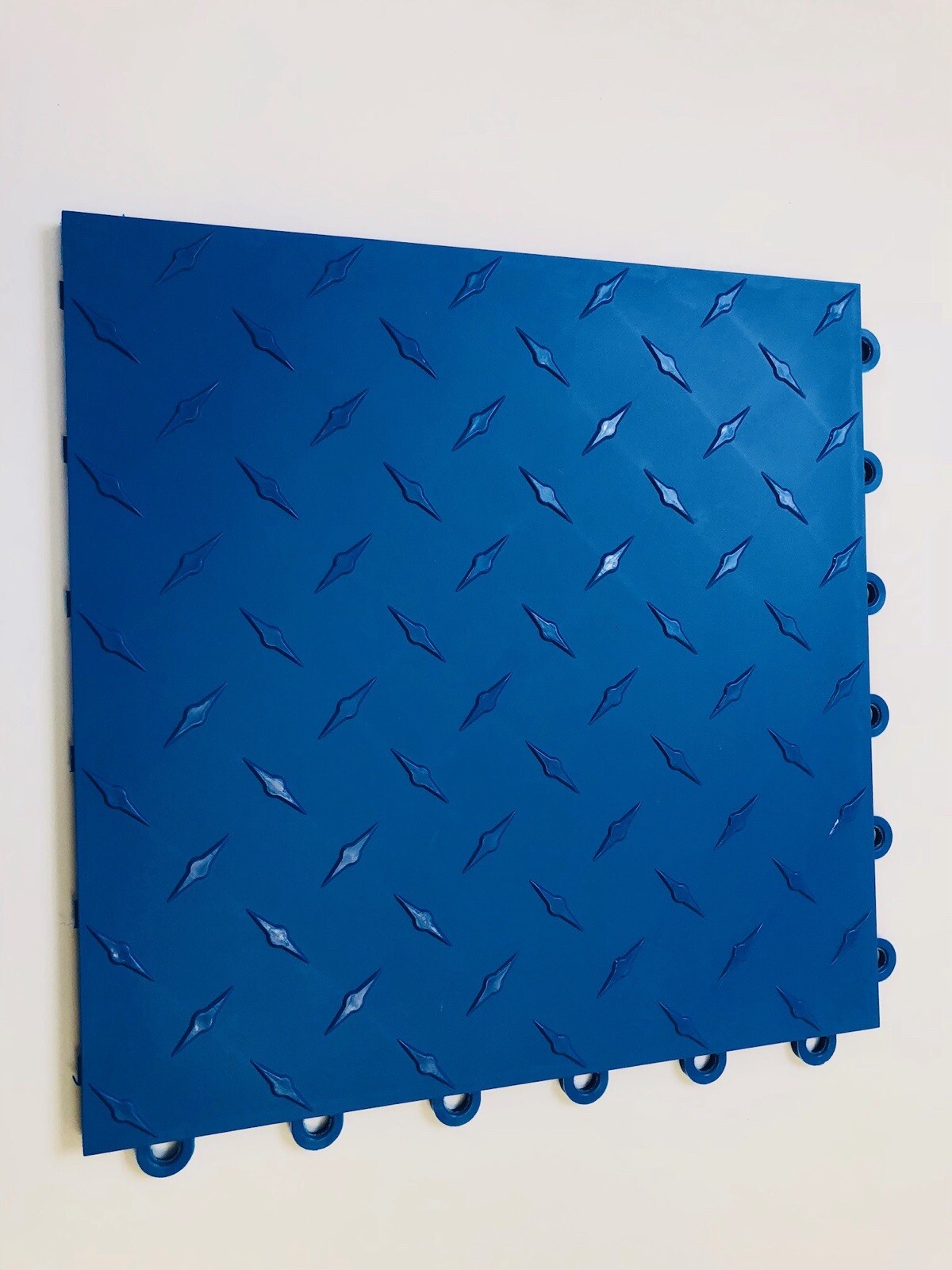 BLUE – 50 interlocking garage floor tiles Diamond Plate Clearance Basement Deck