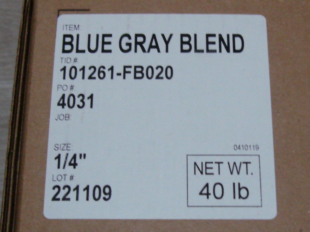 FLAKE Blue/Gray Blend “BLUE STONE” FB020 Color Flakes – 1/4″ Chips- 40 lbs. Box