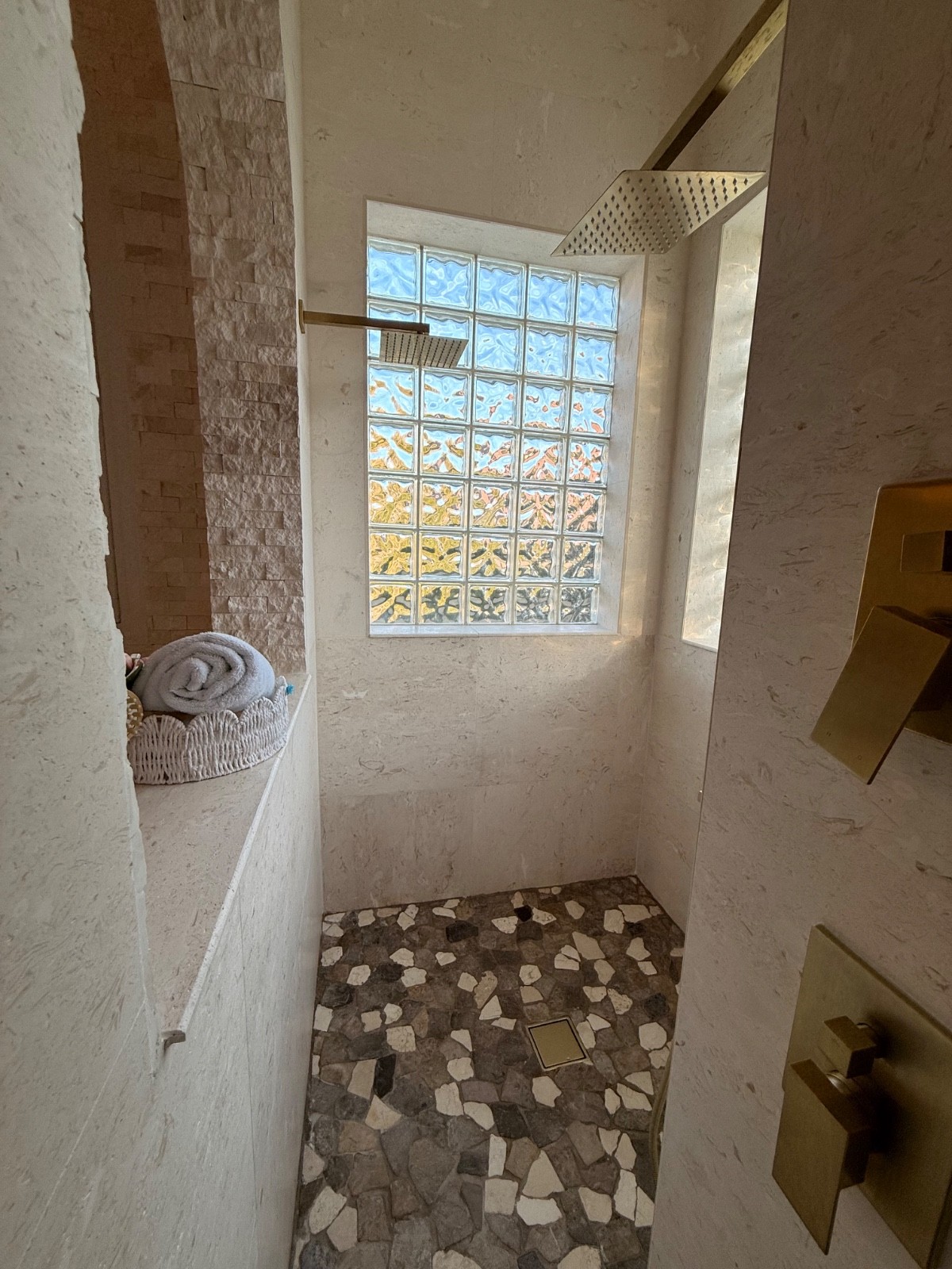 Limestone floor tile 24×24