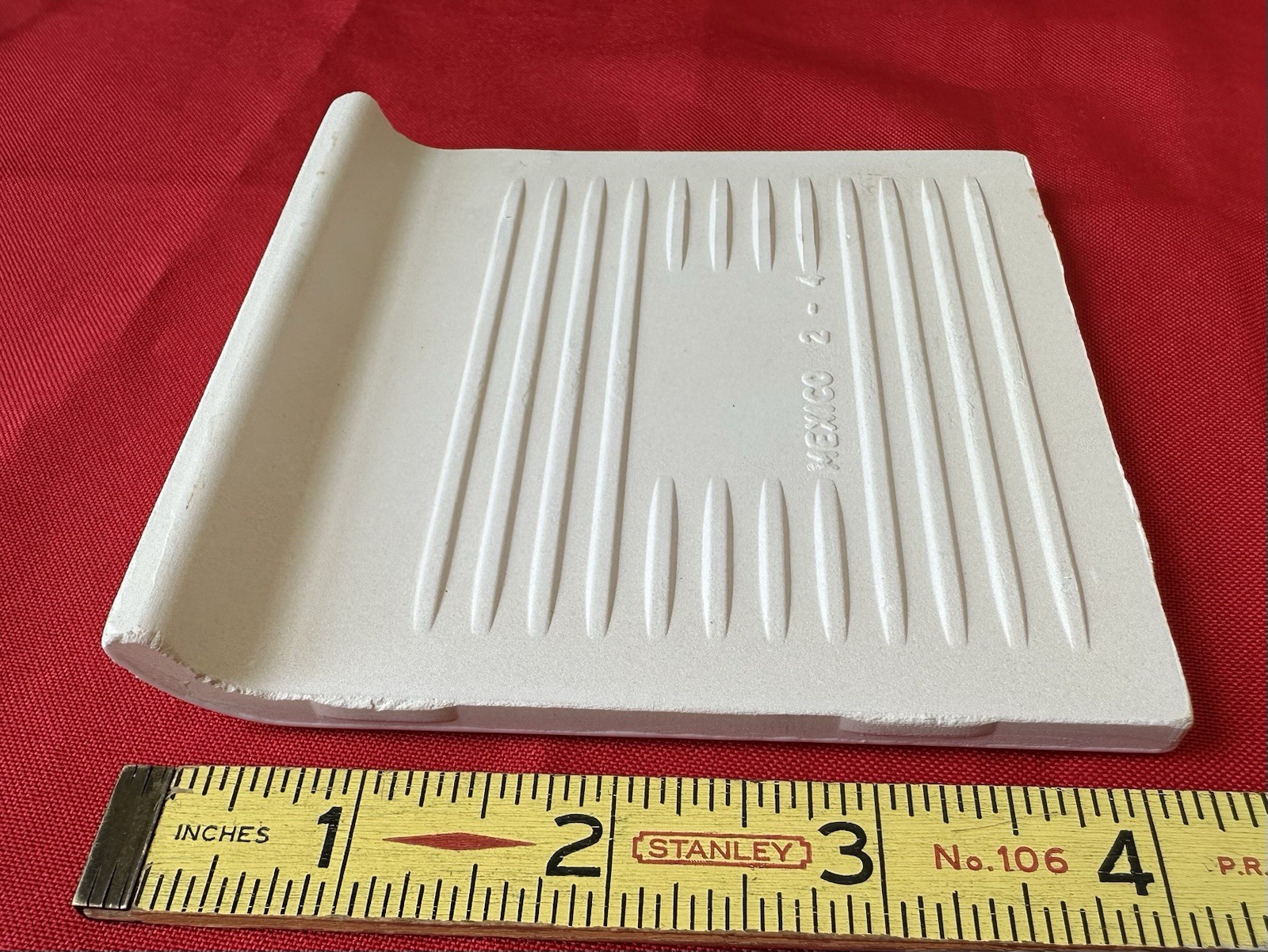 1 pc. Ice White: Gloss Radius Bullnose Ceramic Tile 4-1/4″ American Olean, New
