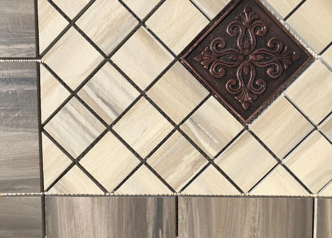 21 1/2″ X 15 5/8″ Tile Medallion – Happy Floors Paint Stone – metal accent