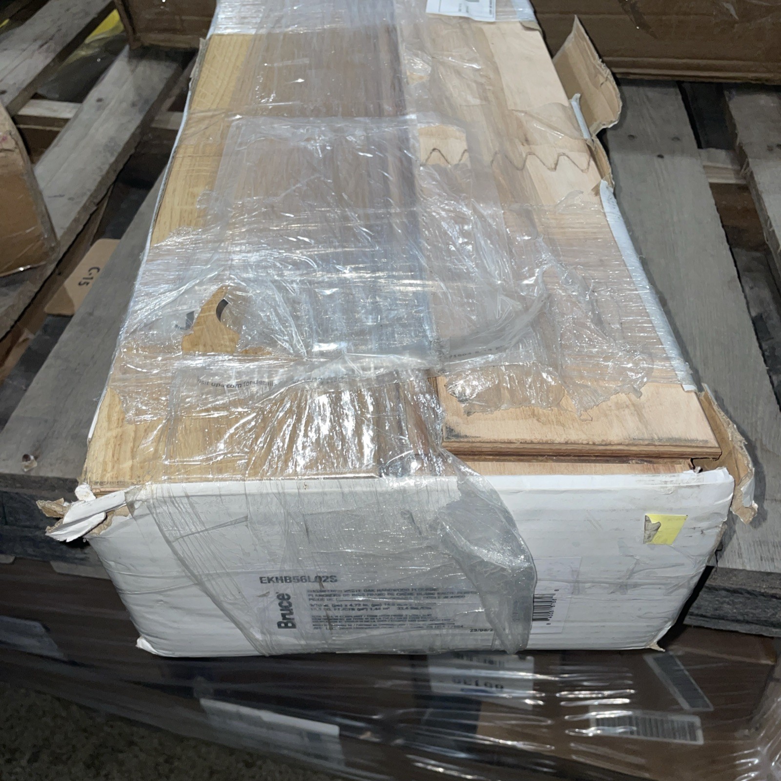 Bruce Engineered White Oak Hard Wood Flooring 9/16 In 15 Sq Ft EKHB56L02S NEW