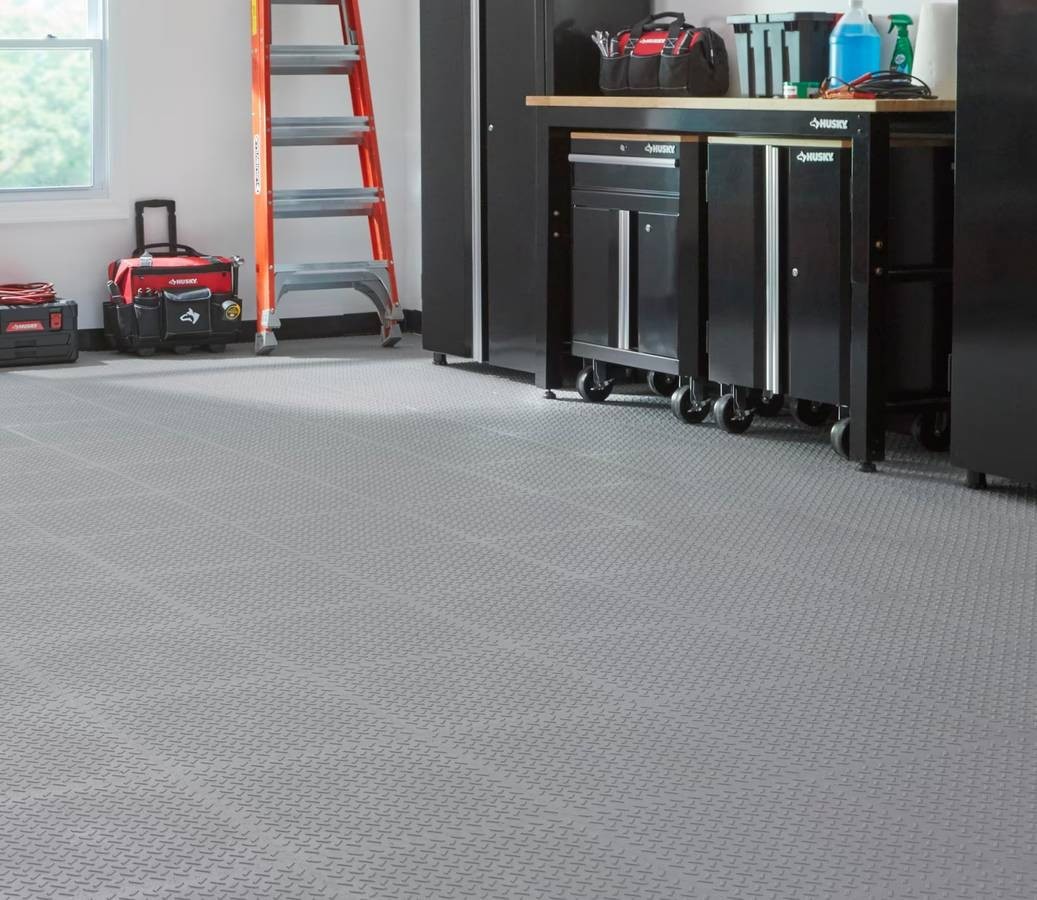 Husky 18 in x 18 inblack PVC Garage Flooring Tile (6-Pack) 13.95 sq ft Box (40D)