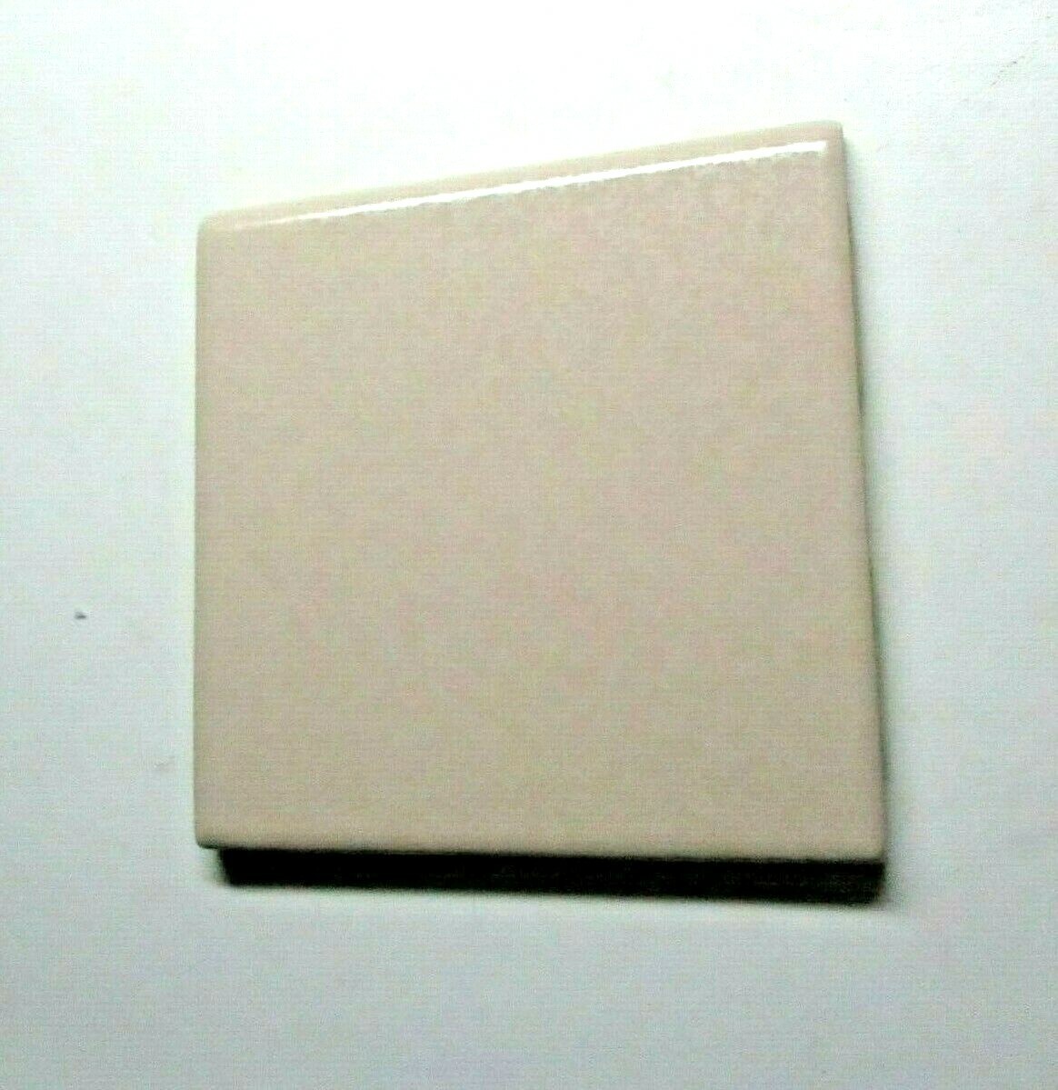 1 Bullnose Wall Tile Mannington USA 4-3/8″ Ceramic Crystalline Beige Dimpled Vtg
