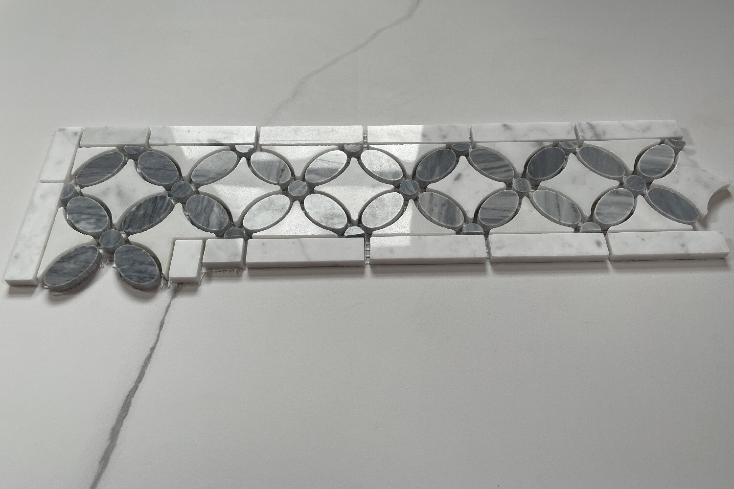 C9C7BXP White Carrara Venato Marble Flower Mosaic Border Tile Gray Polished