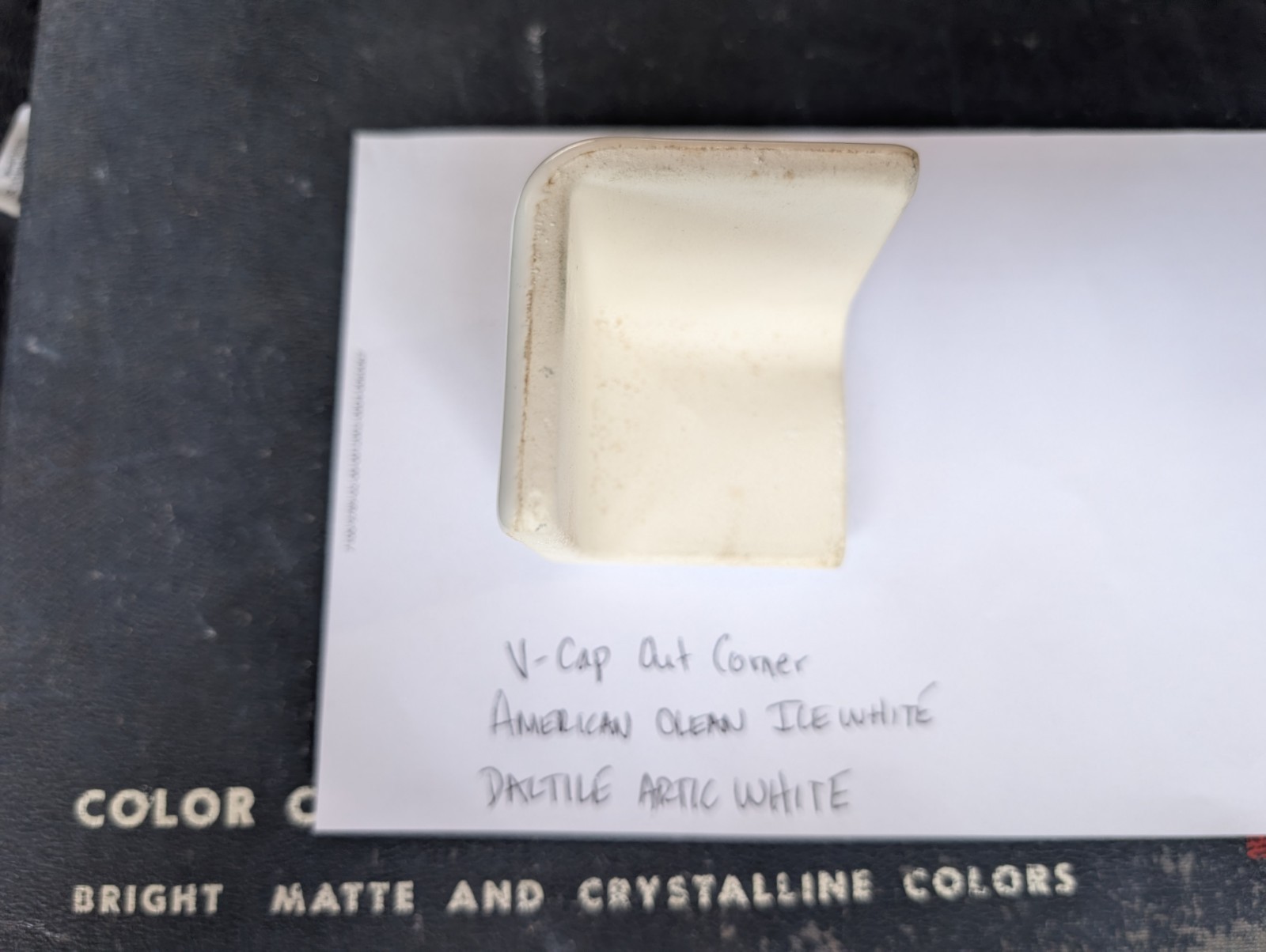 1 pc American Olean Vintage Ice White Counter Trim V cap 0025 190 WAC8262 Corner