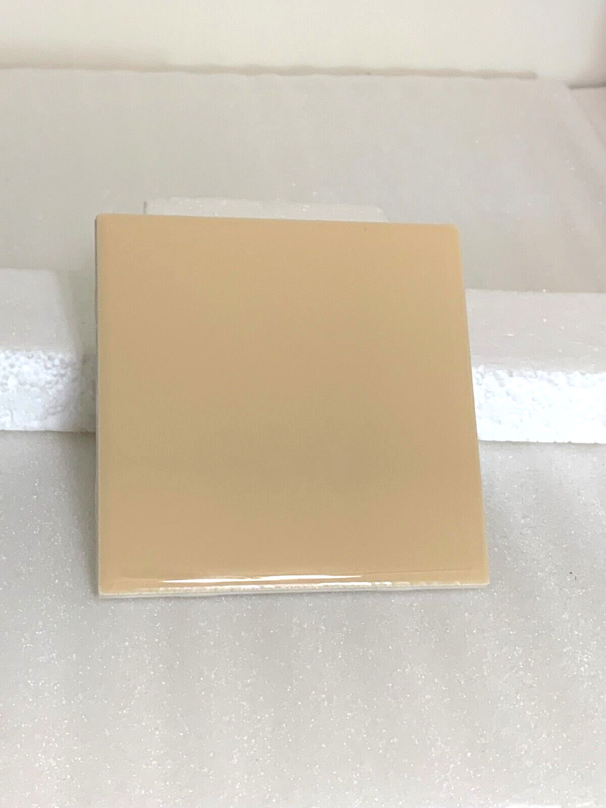 AO AMERICAN OLEAN 4 1/4″ X 4 1/4″ 0024-BRIGHT MAIZE (GLOSS)