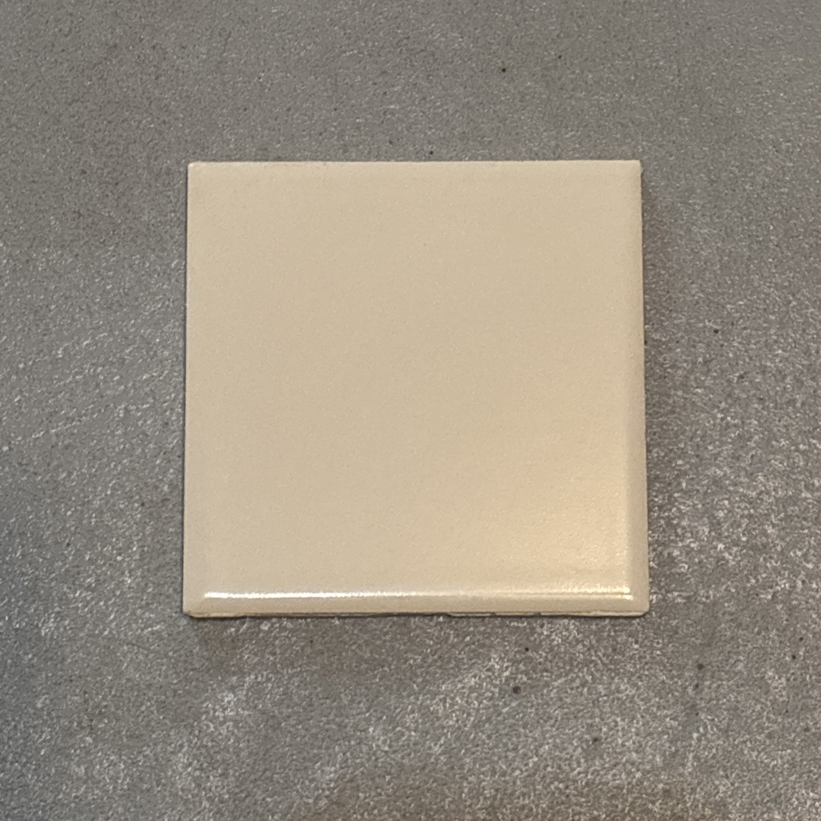 Vintage Ceramic Florida Tile Co. Bone White 4 3/8″x4 3/8″ Glossy (Light Beige)
