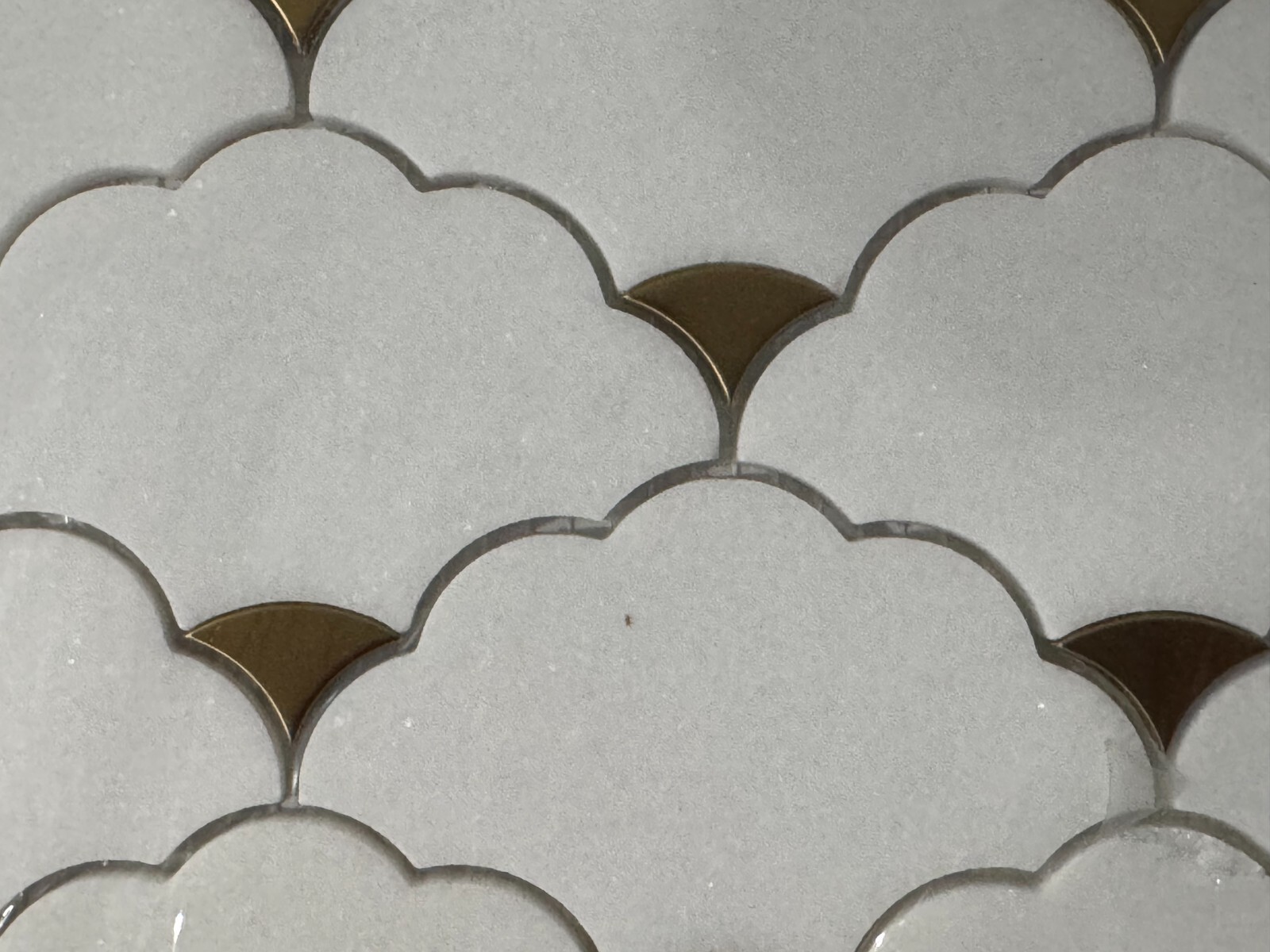 S66 White/Gold Marble Wave Mosaic Tile Kitchen Bathroom Polished