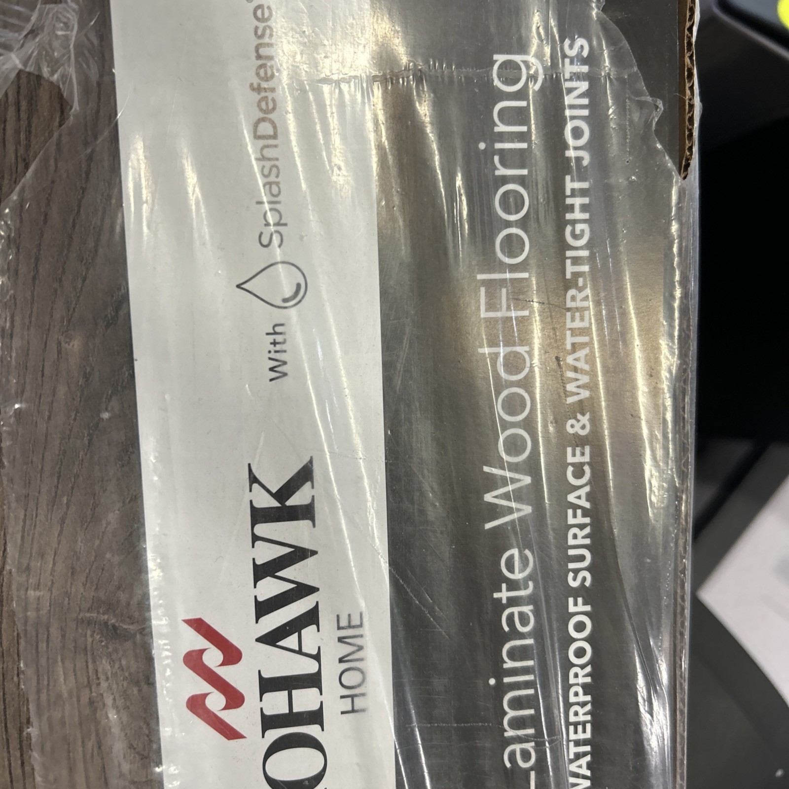 1 Box Landfall Scraped Oak Mohawk Laminate Flooring, 18.14 Sf , 1684227