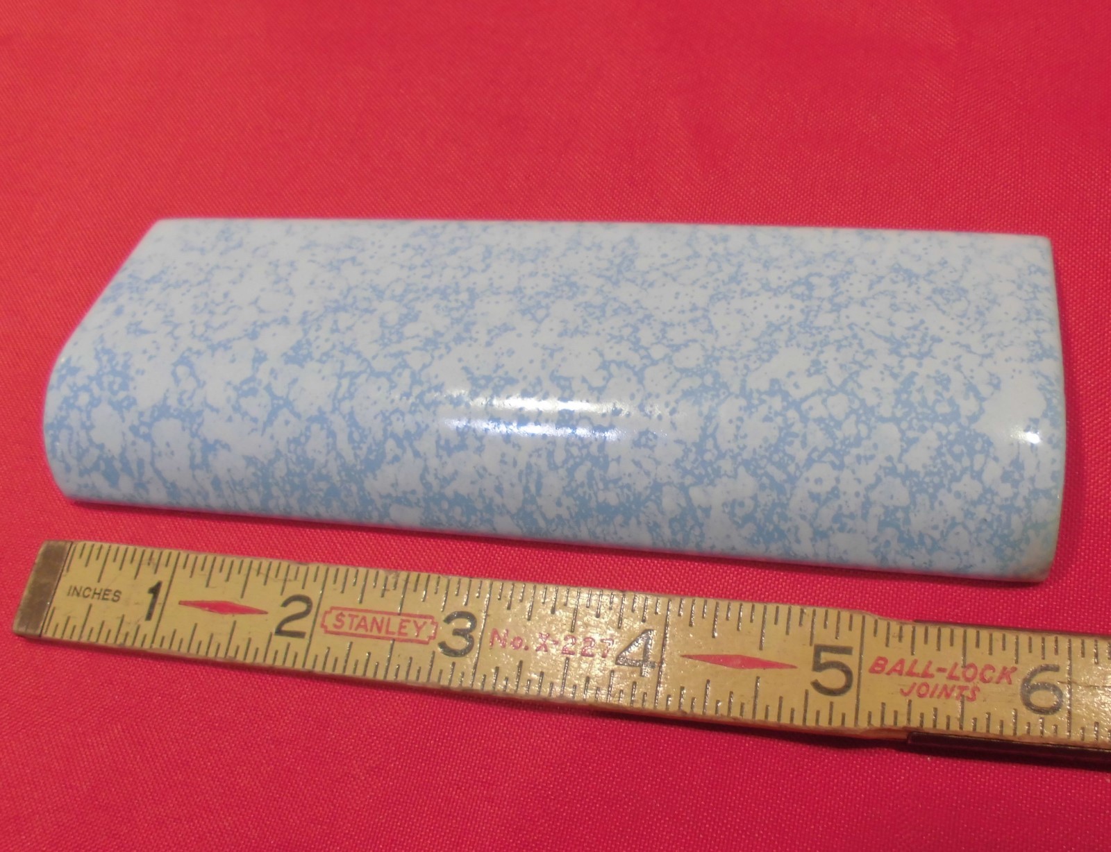 1 pc. 2″ X 6″ Vintage *Molted Baby Blue* Ceramic Mudd Radius Bullnose Tile “NOS”