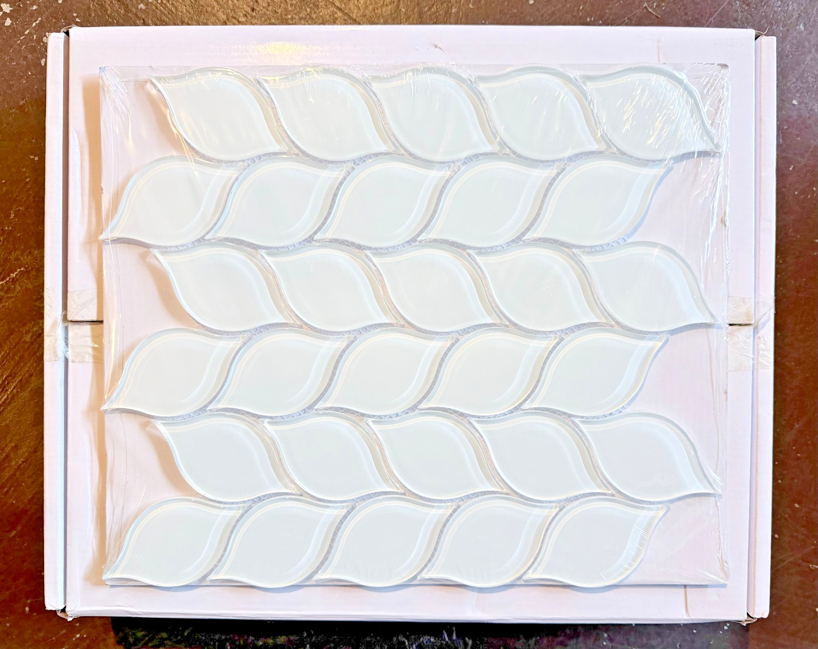 Case of 5 Sheets – Ivy Leaf Glass Mosaic Tiles for Kitchen Backsplash & Home Déc