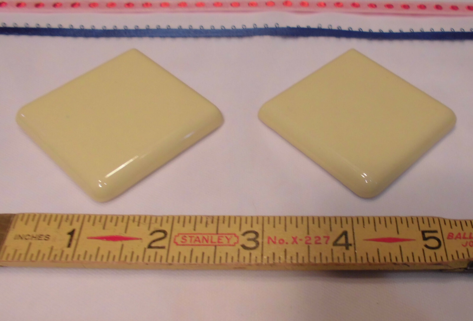 2 pcs. Glossy Yellow 2″ X 2″ X 5/16″ Ceramic Surface Bullnose Corner Tiles NEW