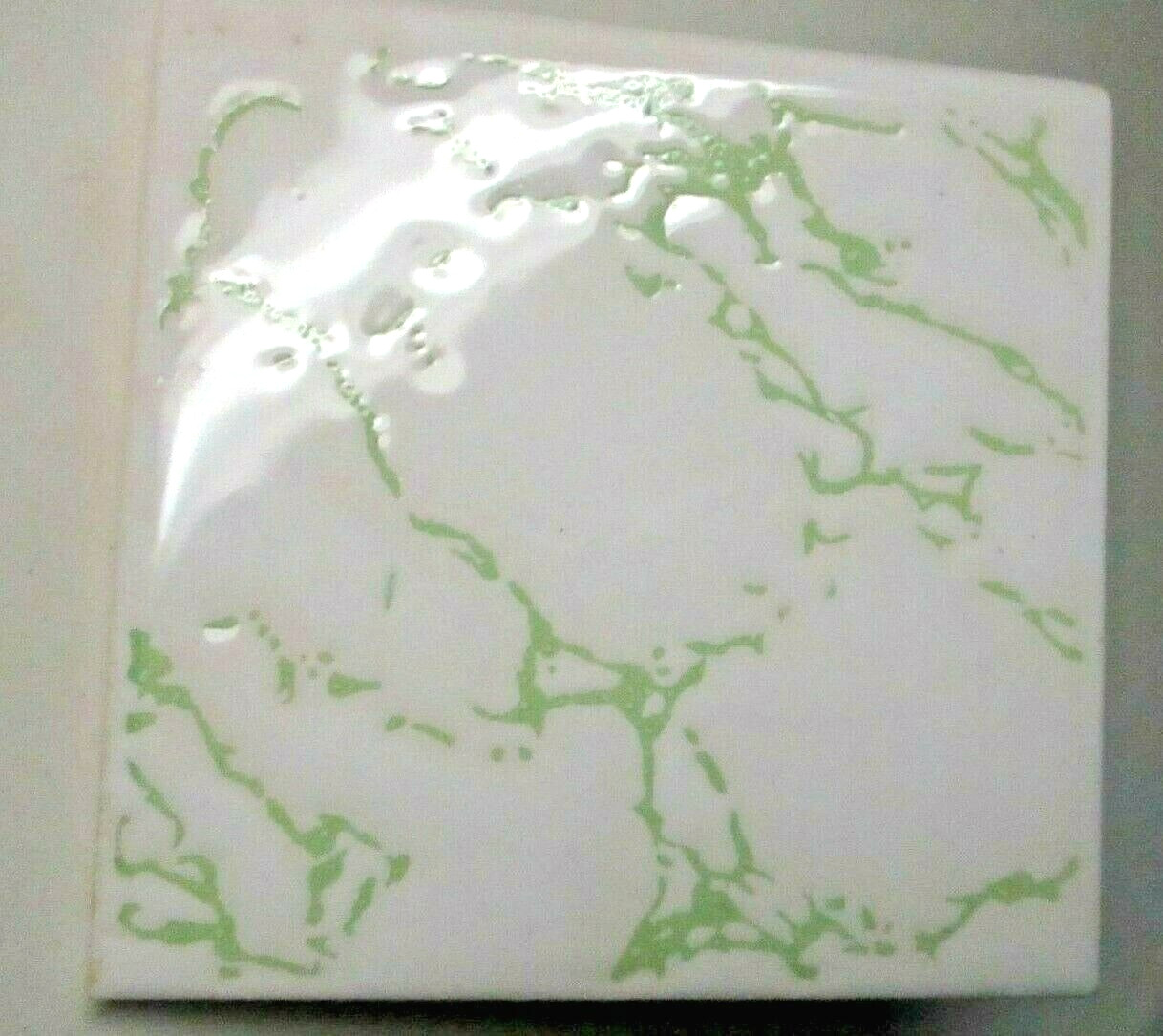 1 Bullnose Wall Tile Johnson England 4-1/4″ Gloss Green Veins Off White Ceramic