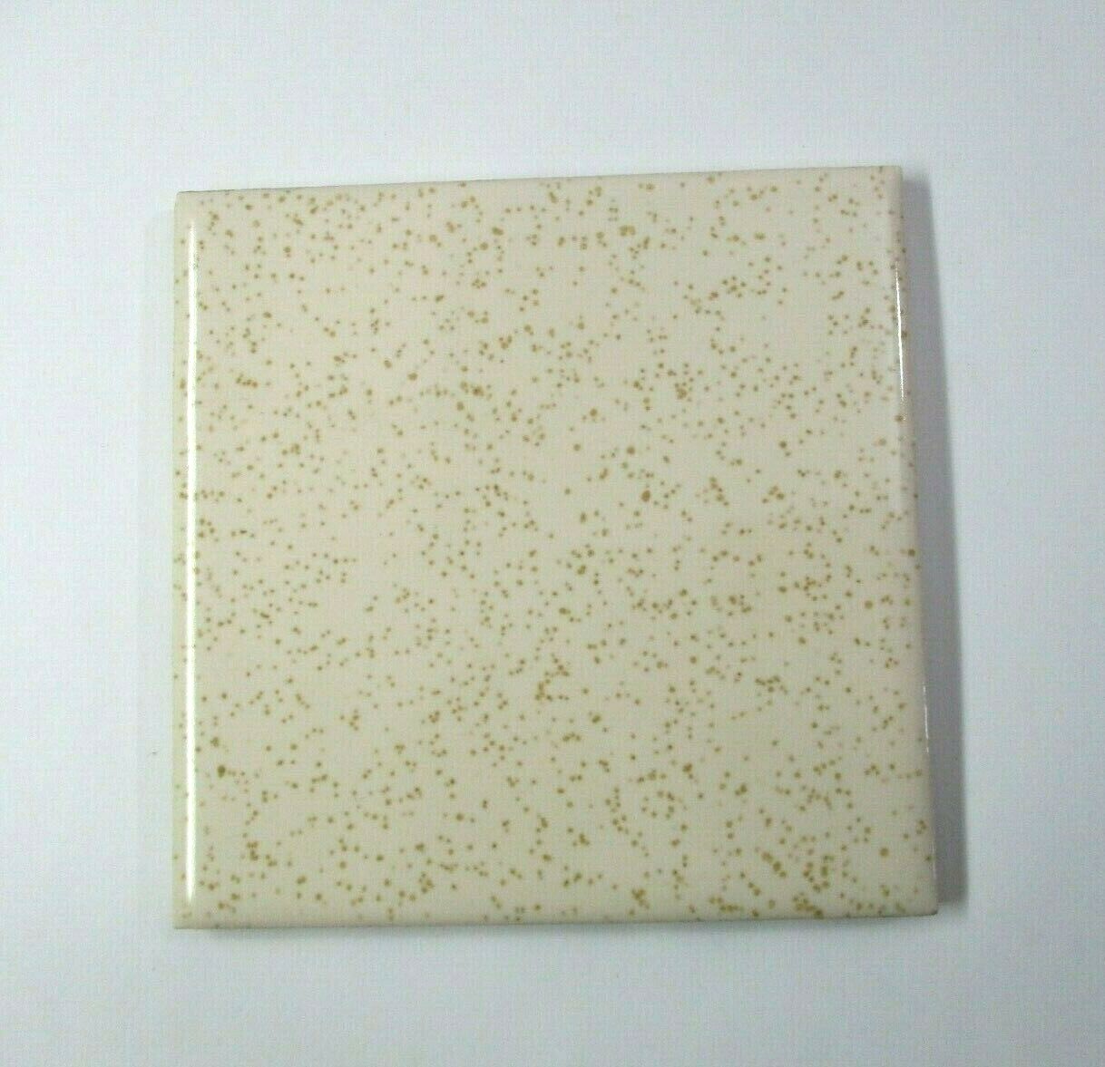 1 Wall Tile Wheeling USA 4-3/8″ Sq 1960 Gloss Brown Oatmeal on Beige Ceramic Vtg