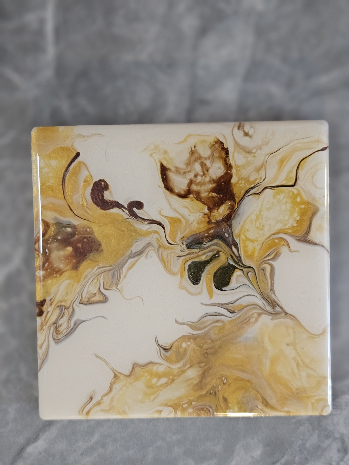 Lg 24×36 Beautiful epoxy resin coated floral dutch pour/w matching coasters.
