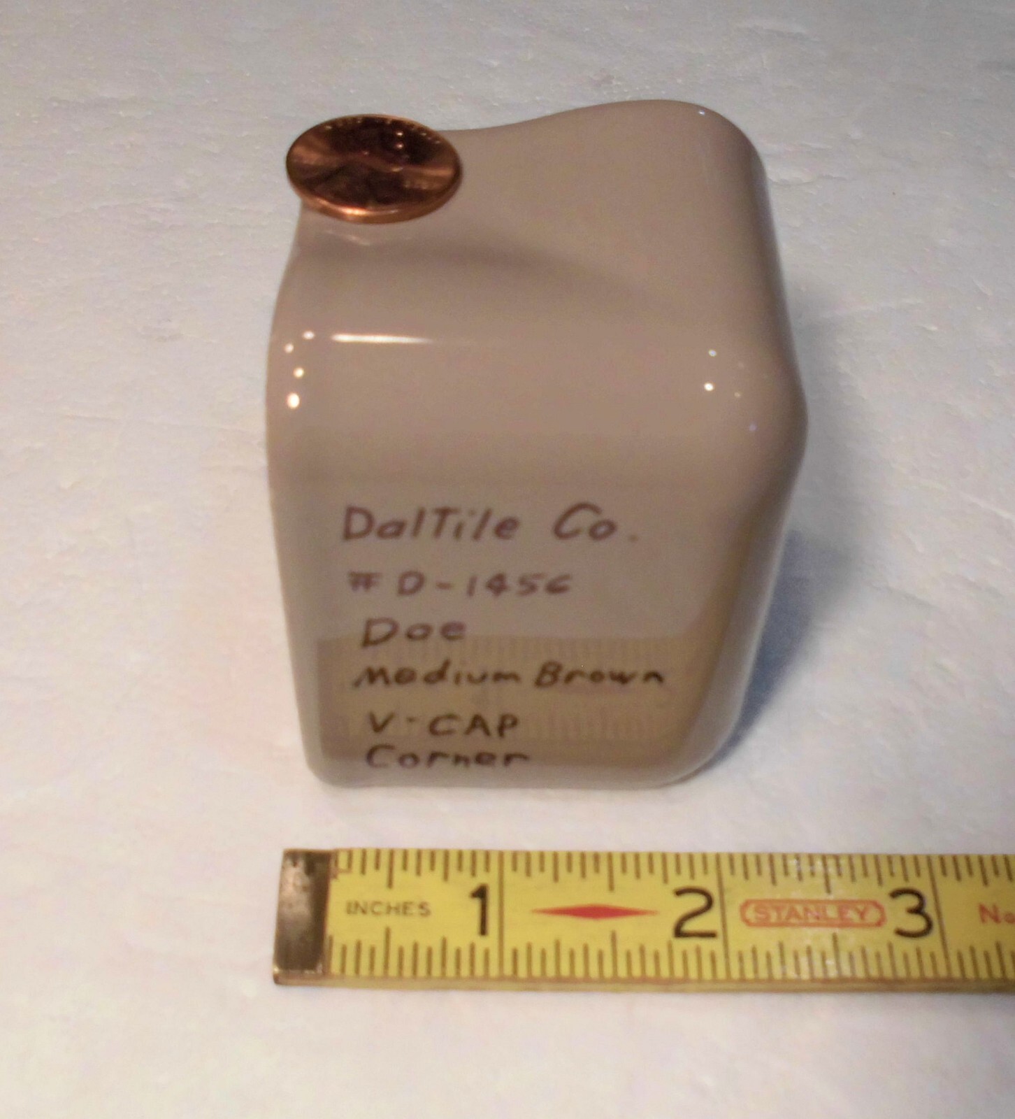 1 pc. Medium Brown – Doe: V Cap Corner Ceramic Trim Tile Counter Edging, Daltile