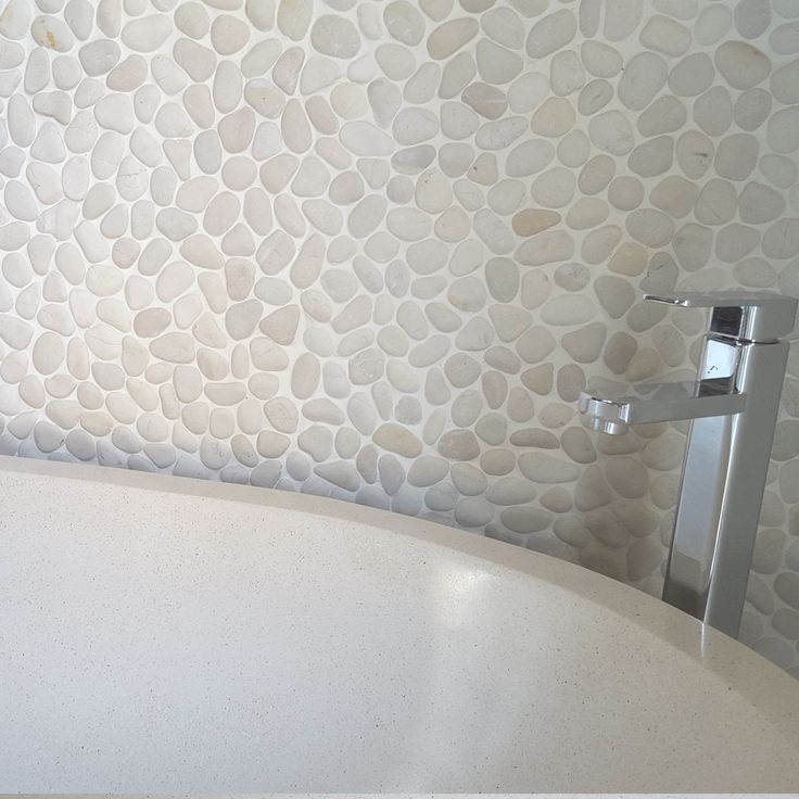 White Pebble Stone Tile Natural Round Tile River Rock Stone Mosaic Shower Floor