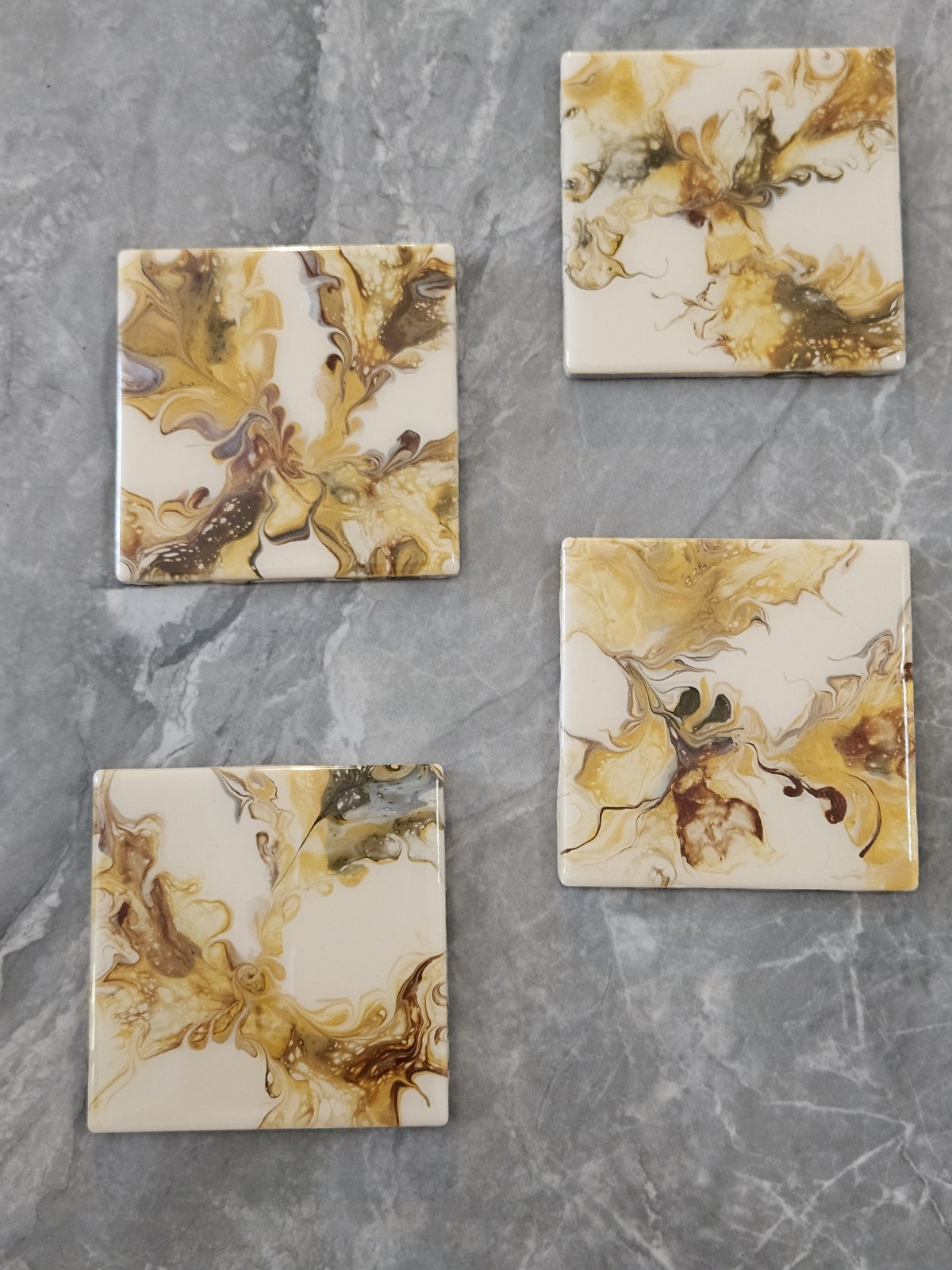Lg 24×36 Beautiful epoxy resin coated floral dutch pour/w matching coasters.