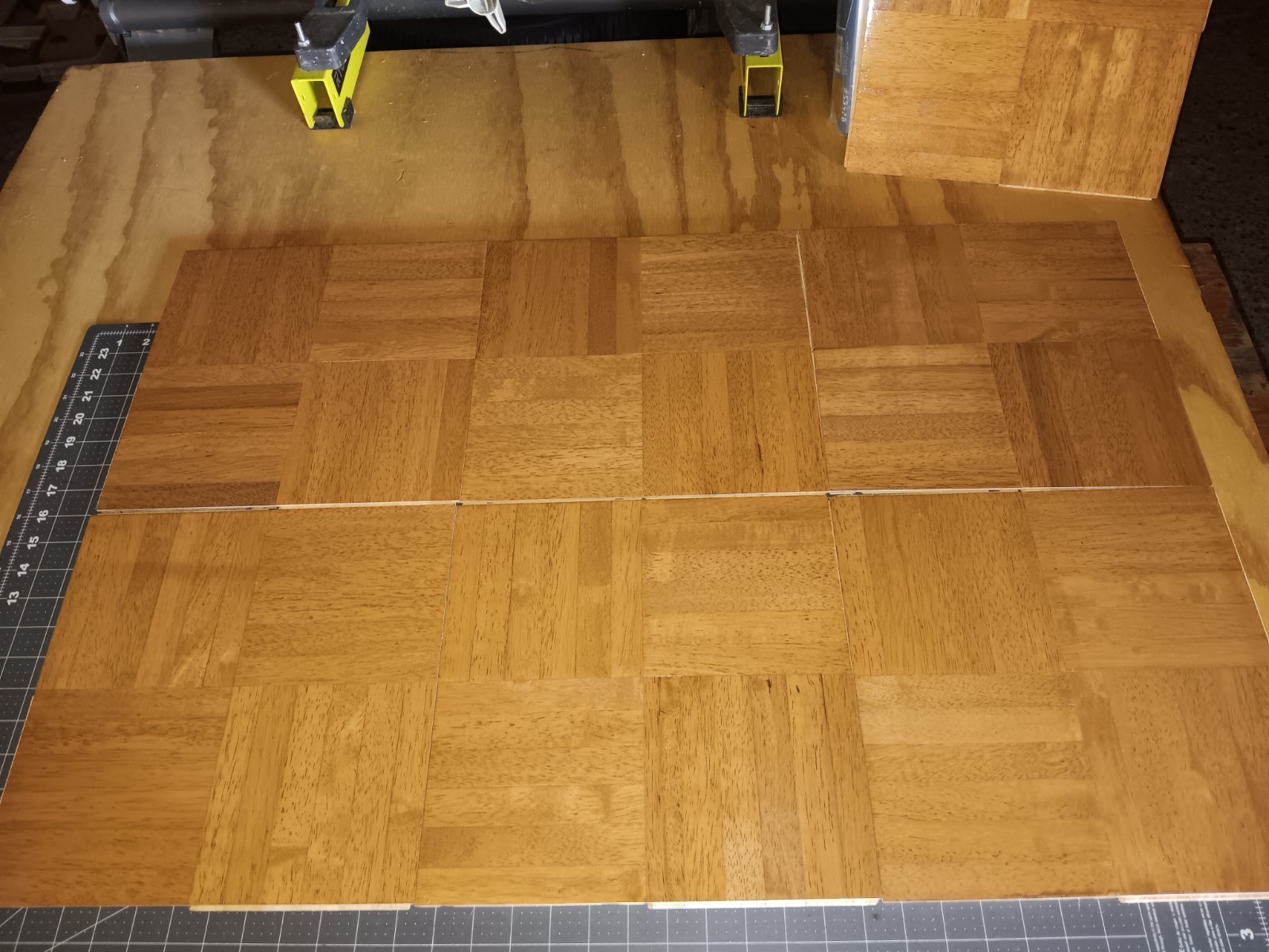 6-finger Parquet Solid Hevea Wood Floor Tiles 12 x 12 1/4″ Chestnut Color 6 SqFt
