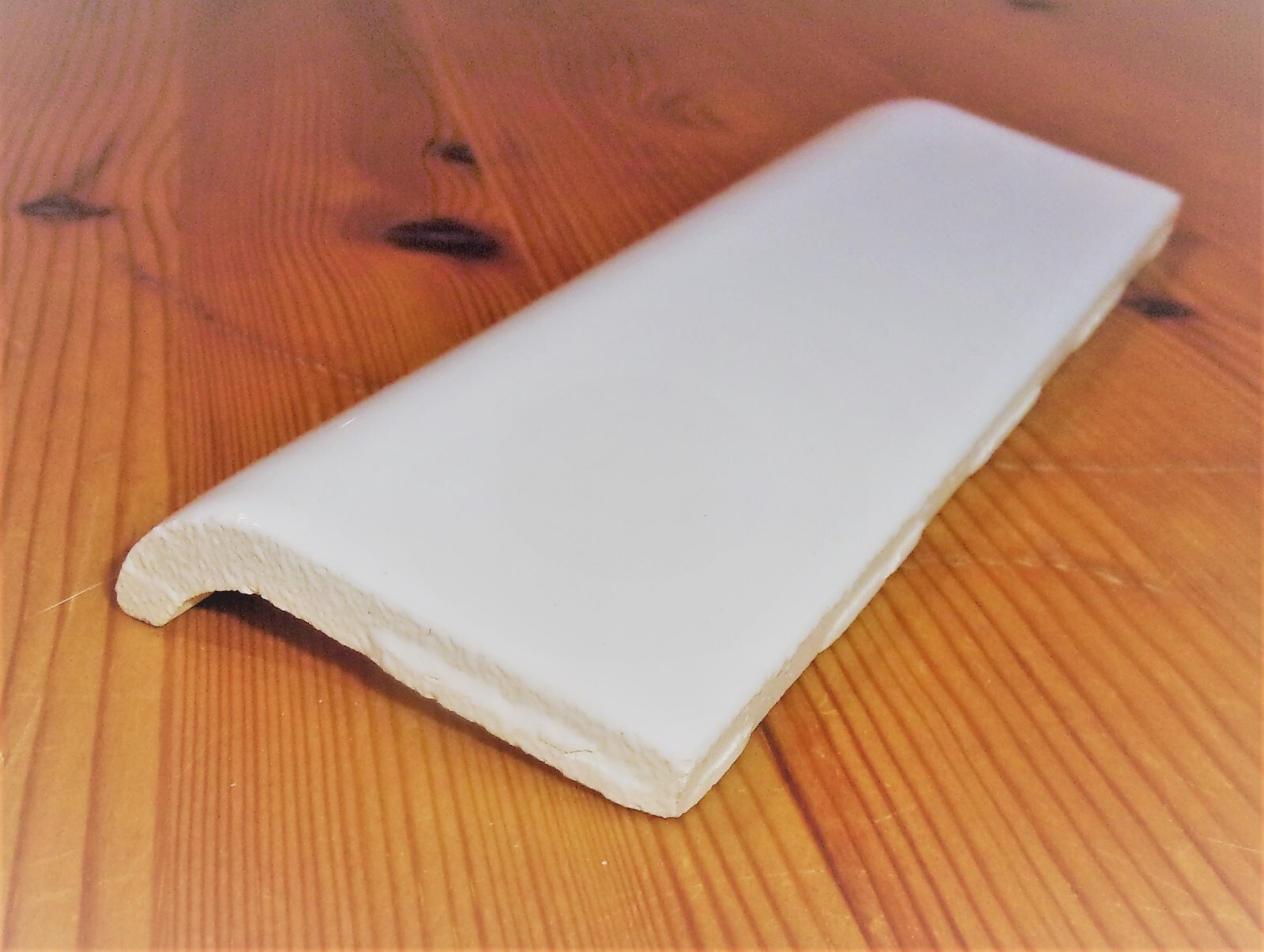 Lot of 4 NOS US Ceramic Tiles Co U072 A4200 Snow White 2″ x 6″ Radius Cap Bright