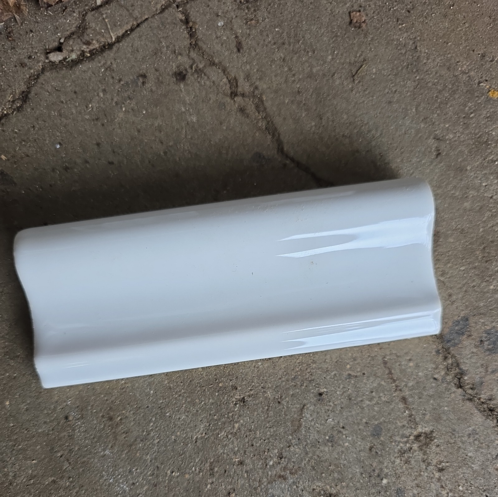 Daltile Restore Bright White 2in x 6in Glazed Ceramic Chair Rail Trim 1 case