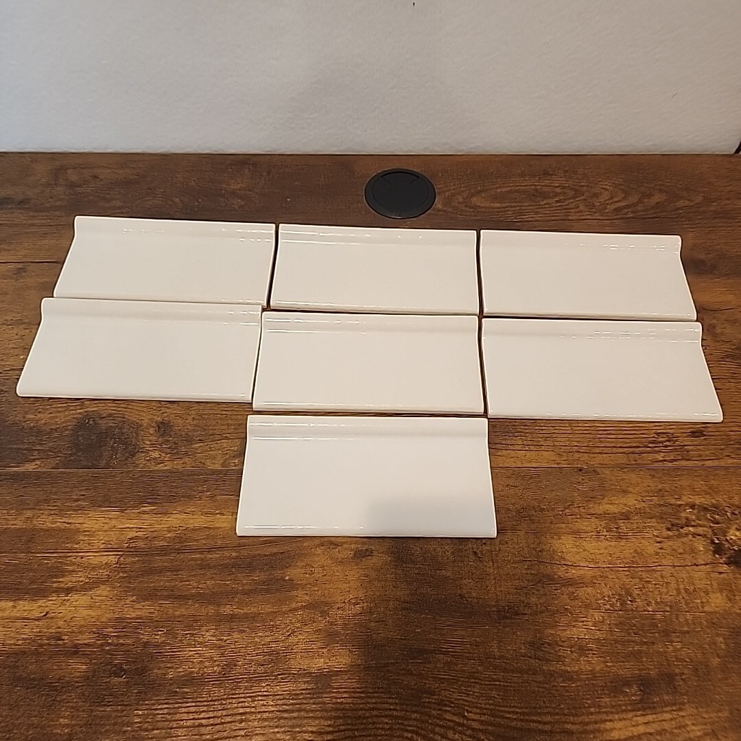 Lot Of 7 Vintage H & R Johnson Bullnose 6 X 3 Backsplash White Peach Veins NOS