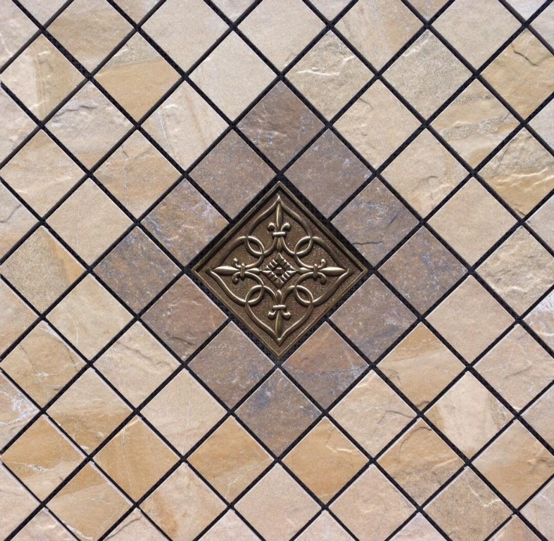 21 1/2″ X 21 1/2″ Tile Medallion – Daltile Ayers Rock tile & metal accent piece