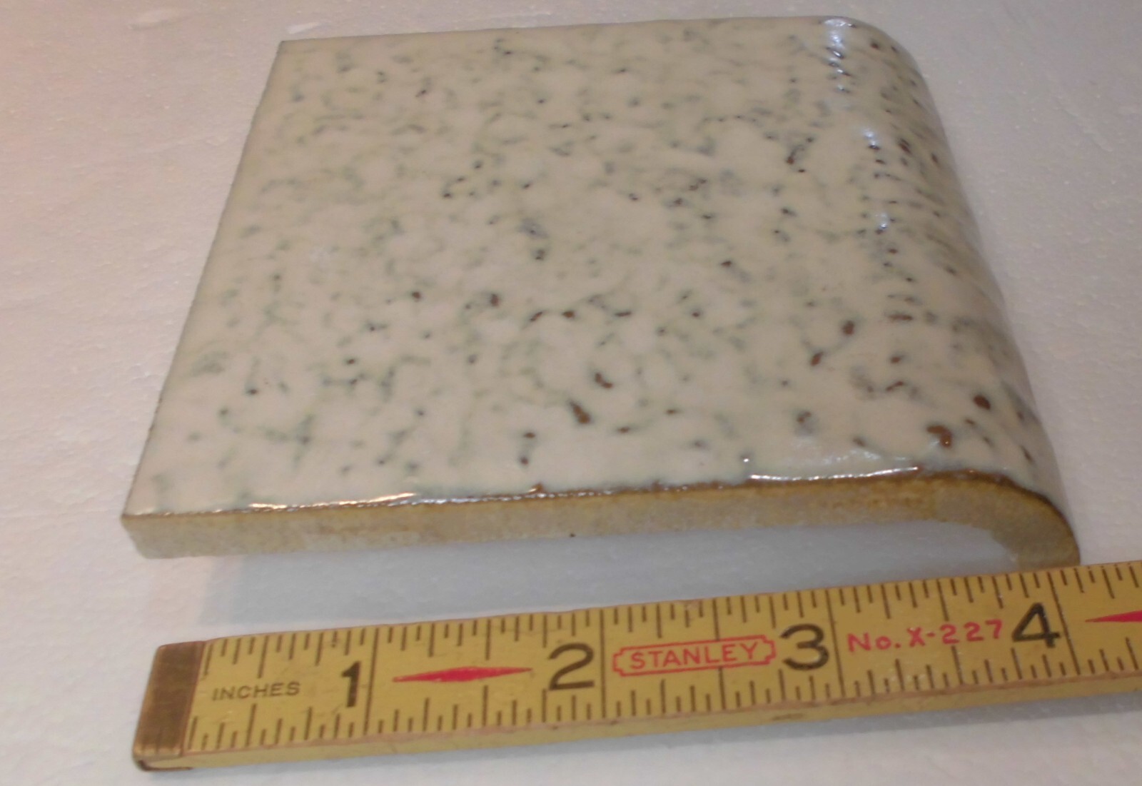 1 pc. Pearl #945: 4-1/4″ Ceramic Tile; Tuscany Glaze; by American Olean NOS