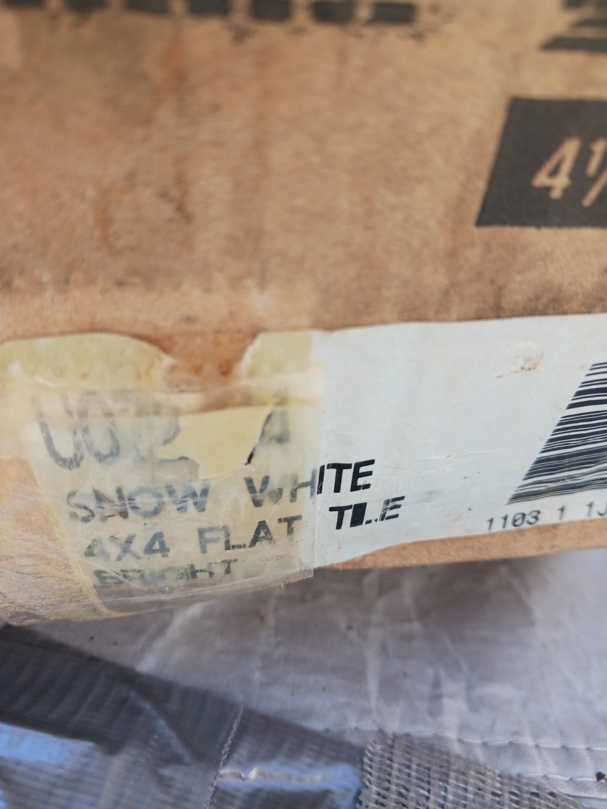 US CERAMIC TILE CO. Glossy Snow White 4 1/4″ Square Tile