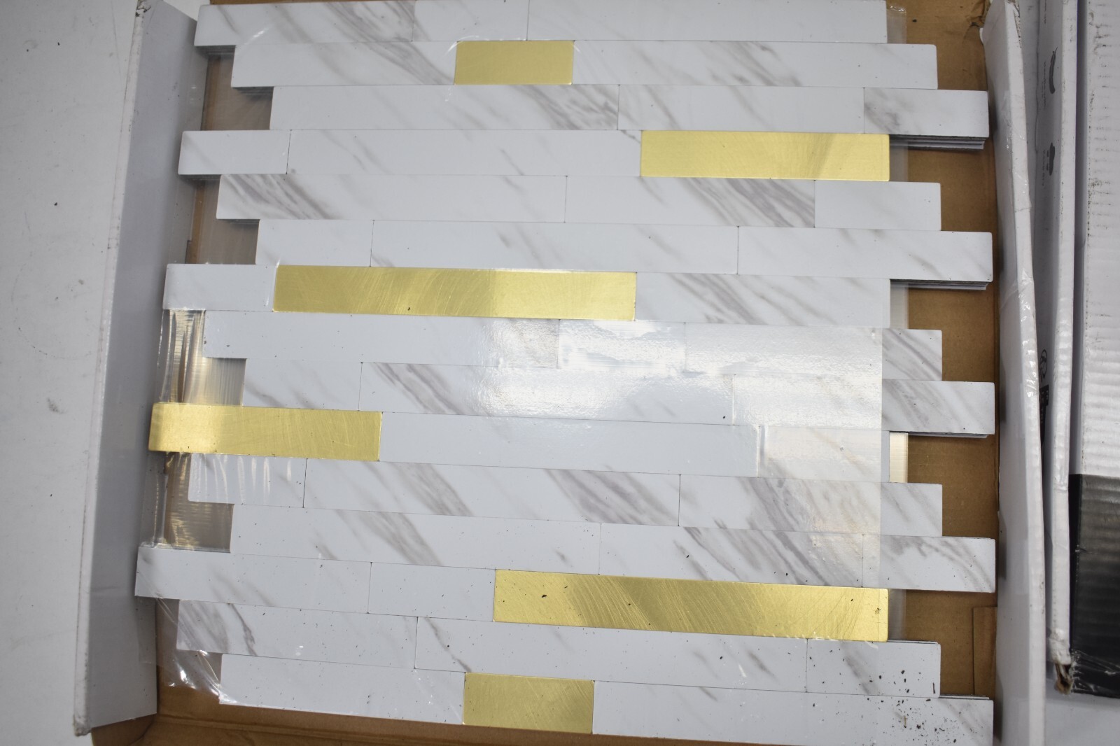 Lot of 14 Sheets Art3D Peel & Stick Backsplash Wall Tiles White Gold Studded