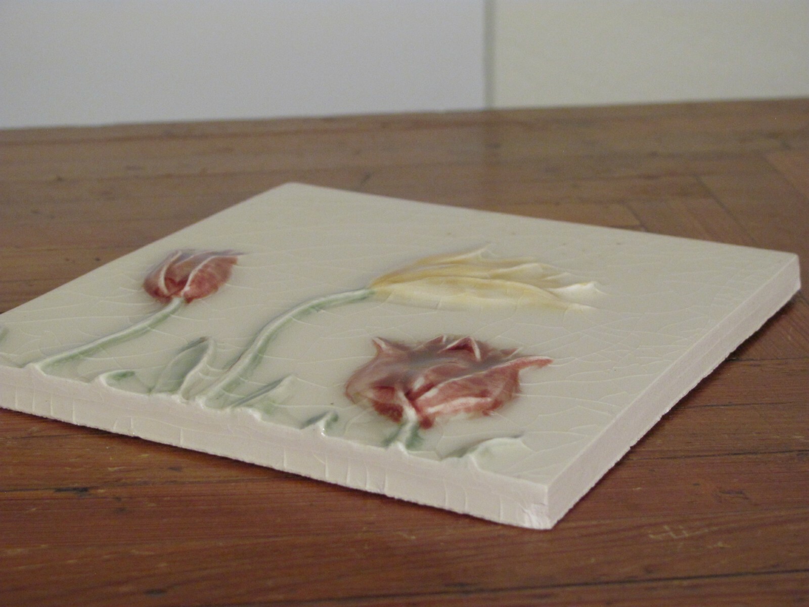 Pratt And Larson Tulip Decorative Ceramic Tile