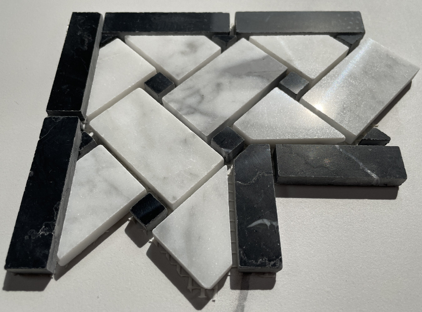 C651CXP Carrara Venato Carrera Marble 4×4 Basketweave Mosaic Corner Polished