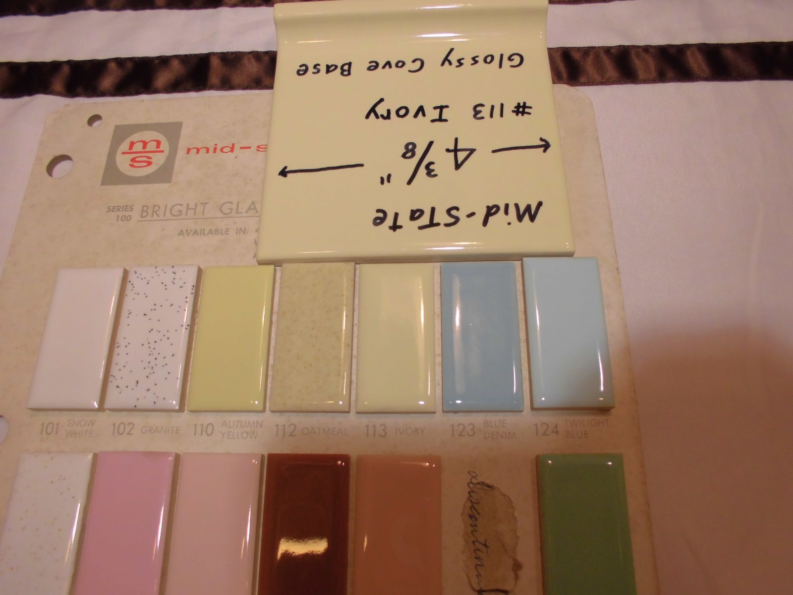 1 pc. Glossy Ivory – Lite Yellow 4-3/8″ Ceramic Cove Base Tile: Stack-on-Top