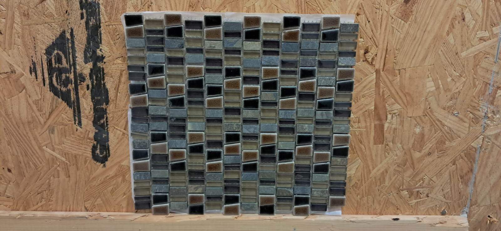 Midpark Mosaics in Bark Mosaic (Trapezoid 1″x Random) – 12×12