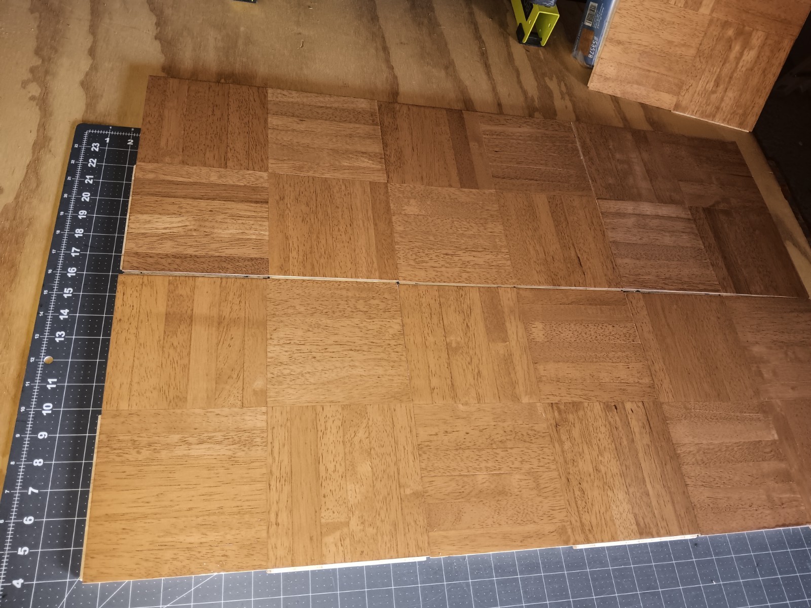 6-finger Parquet Solid Hevea Wood Floor Tiles 12 x 12 1/4″ Chestnut Color 6 SqFt