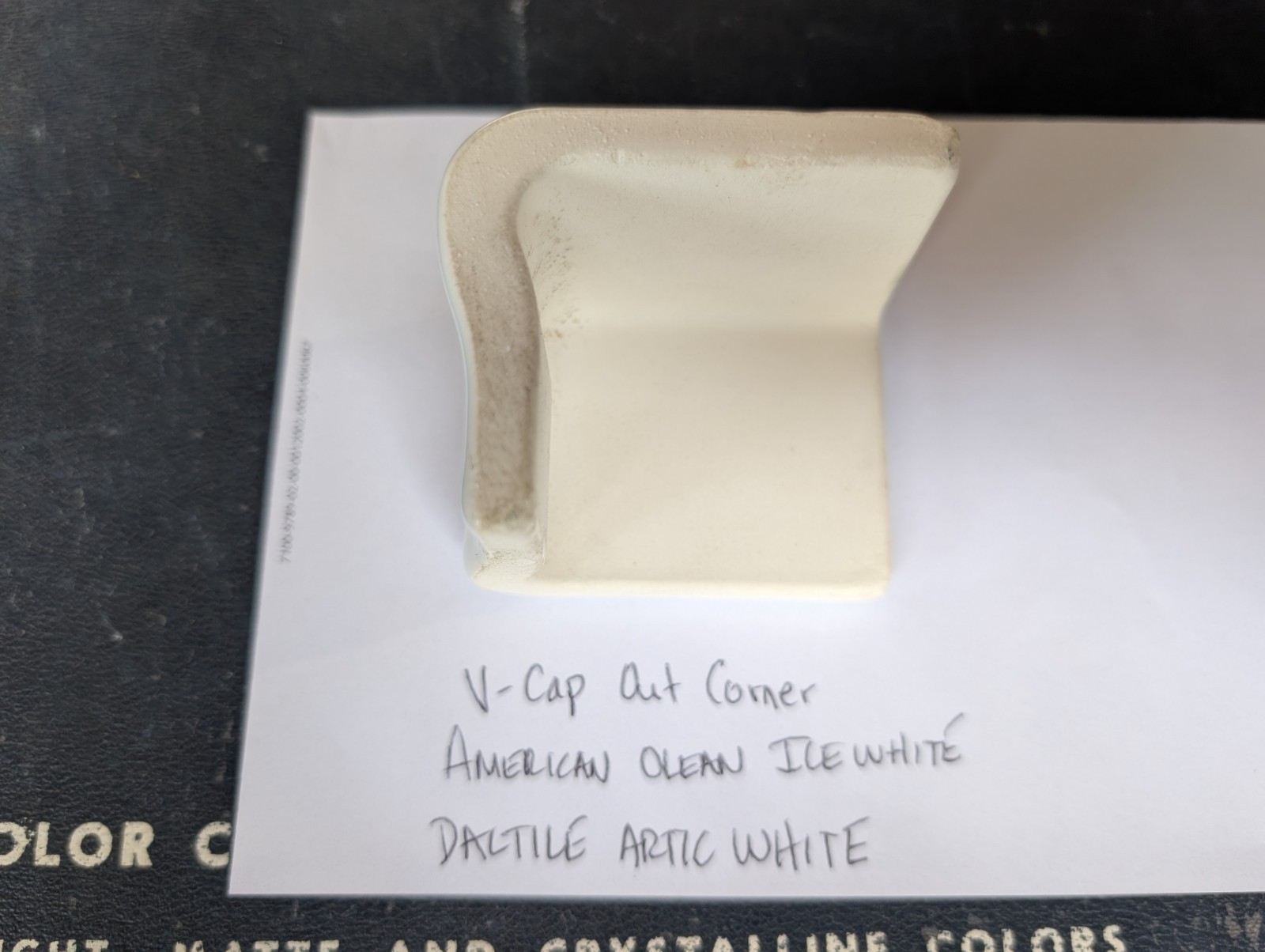 1 pc American Olean Vintage Ice White Counter Trim V cap 0025 190 WAC8262 Corner