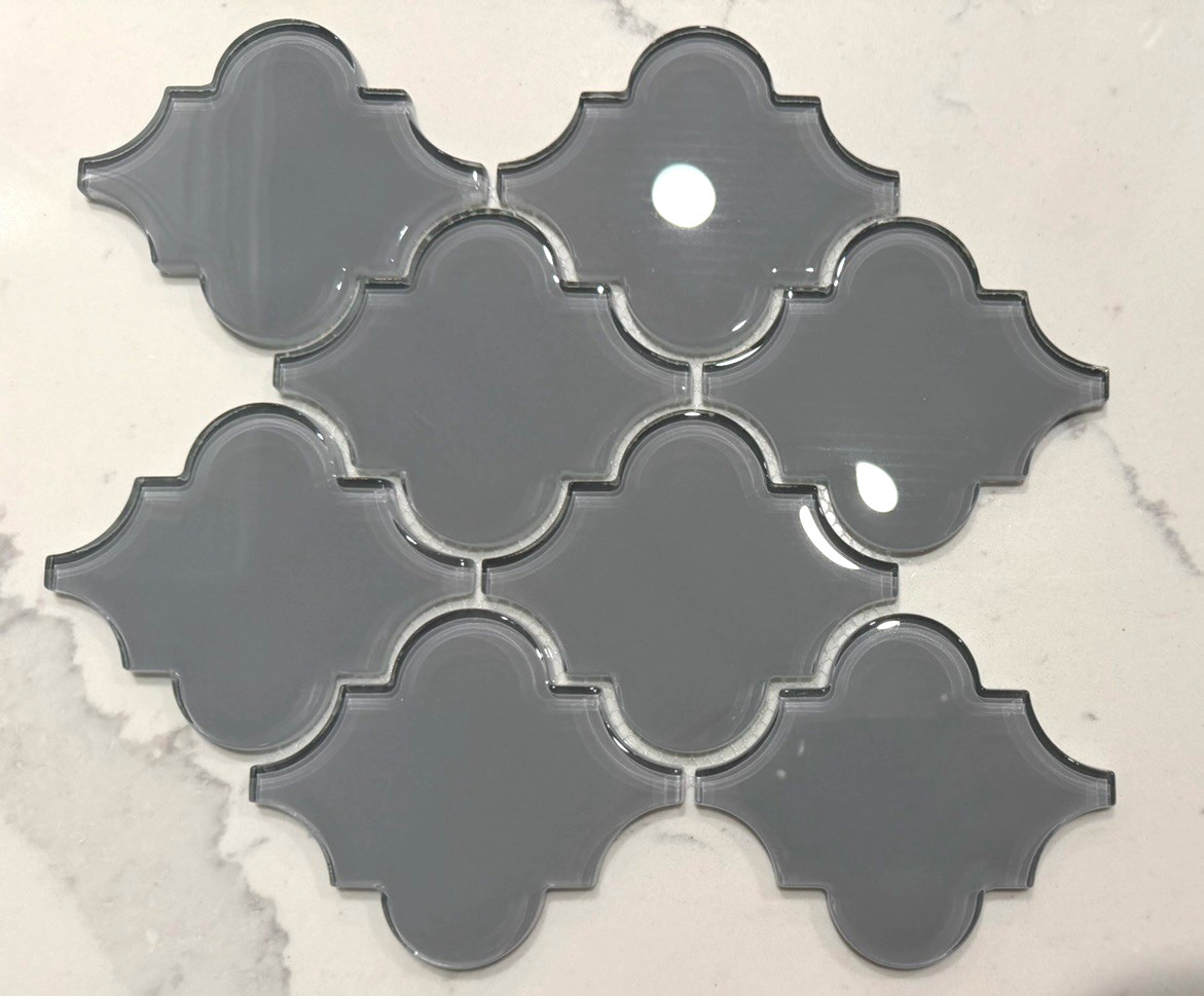 True Gray Arabesque Glossy Glass Mosaic 11″x12″ Offset. GIORBELLO G9132
