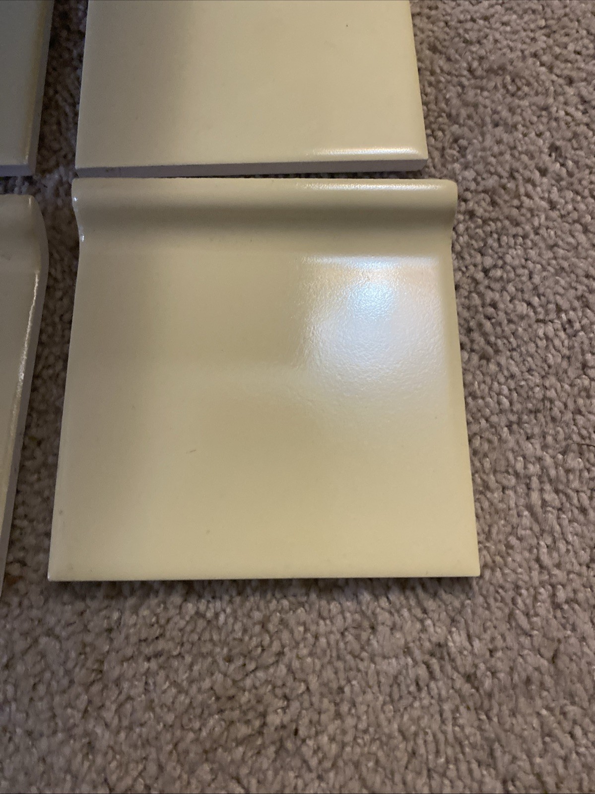 VINTAGE LIGHT YELLOW GLOSS CERAMIC WALL TILE COVE BASE 4-1/4″ X 4-1/4″ Lot Of 4