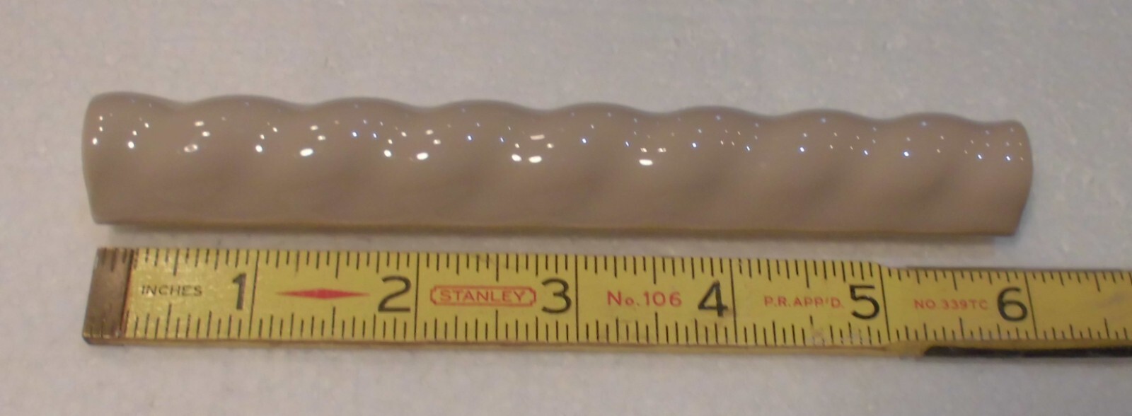 1pc. Darker Fawn Beige Color, Ceramic Sizzle Liner Rope Tile 3/4″ X 6″ NEW