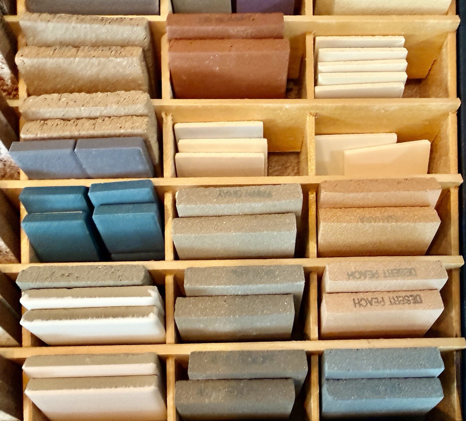 1993 American Olean R123 Color Chest Tile Sample Case 110+ Pieces Nearly Complet