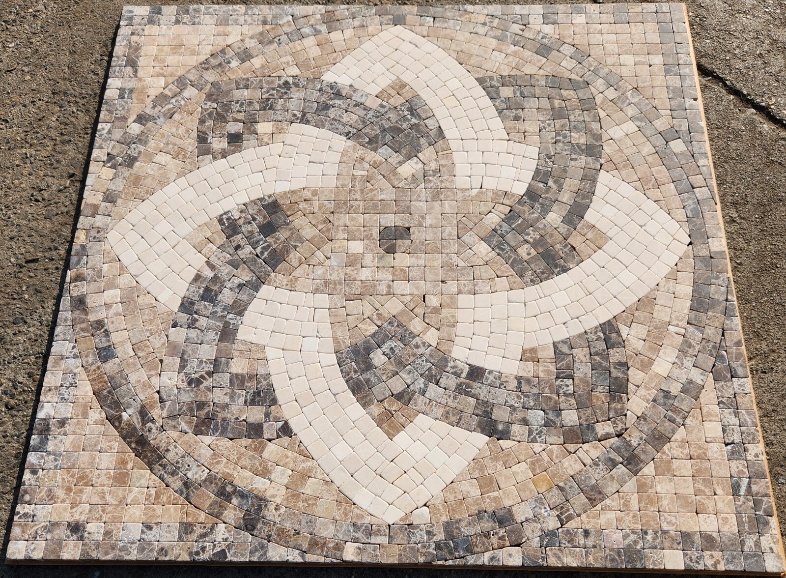 Travertine Mosaic Medallion 24×24 Inch Mesh Mounted For Floor Or Wall