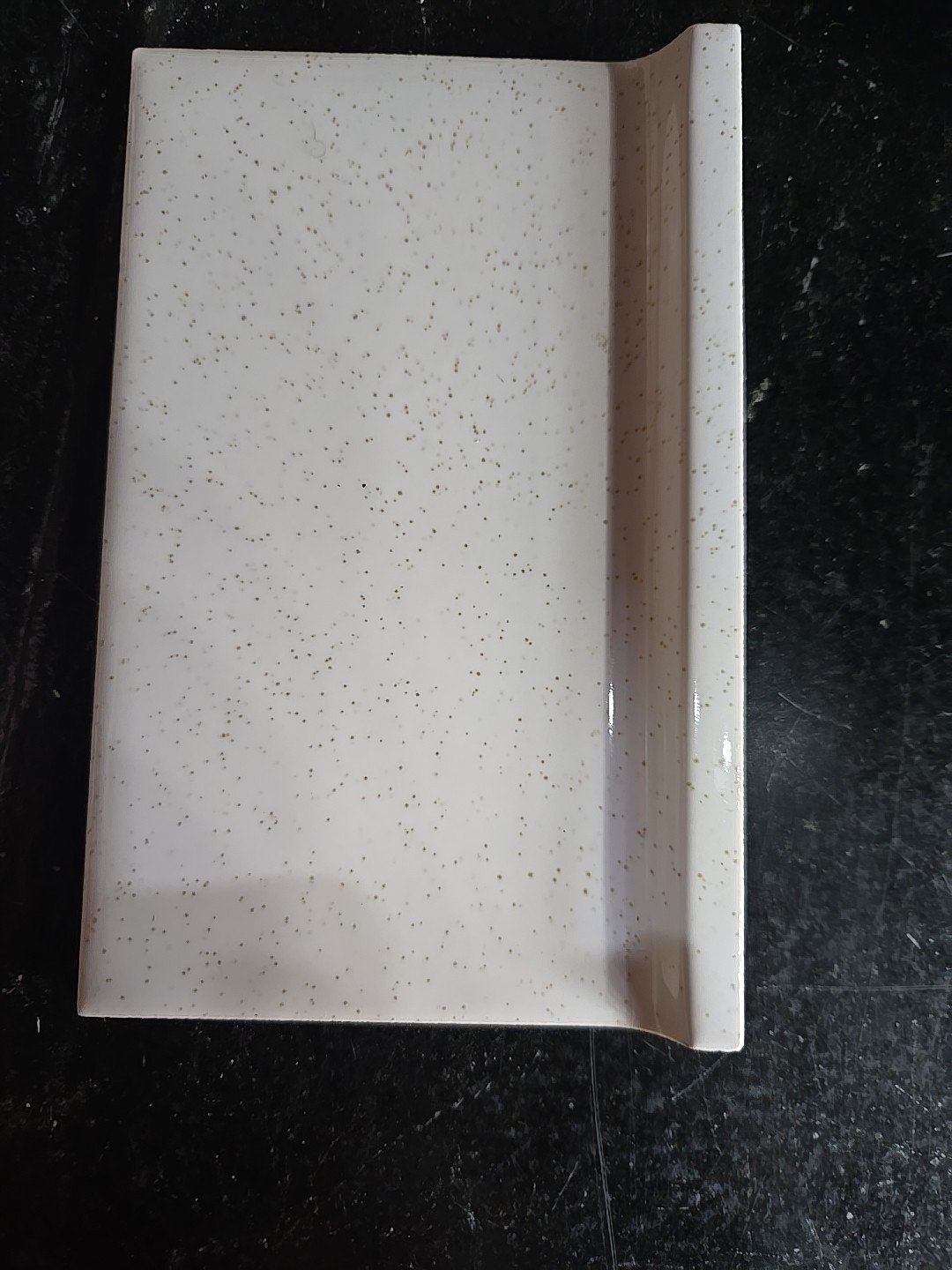 Vintage 6 1/8″ X 3 7/8″ Cove Base NOS White W/gold/silver Specks Tile