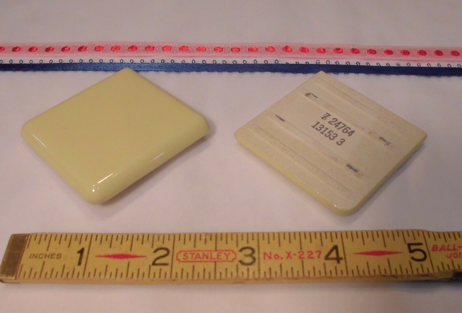 2 pcs. Glossy Yellow 2″ X 2″ X 5/16″ Ceramic Surface Bullnose Corner Tiles NEW