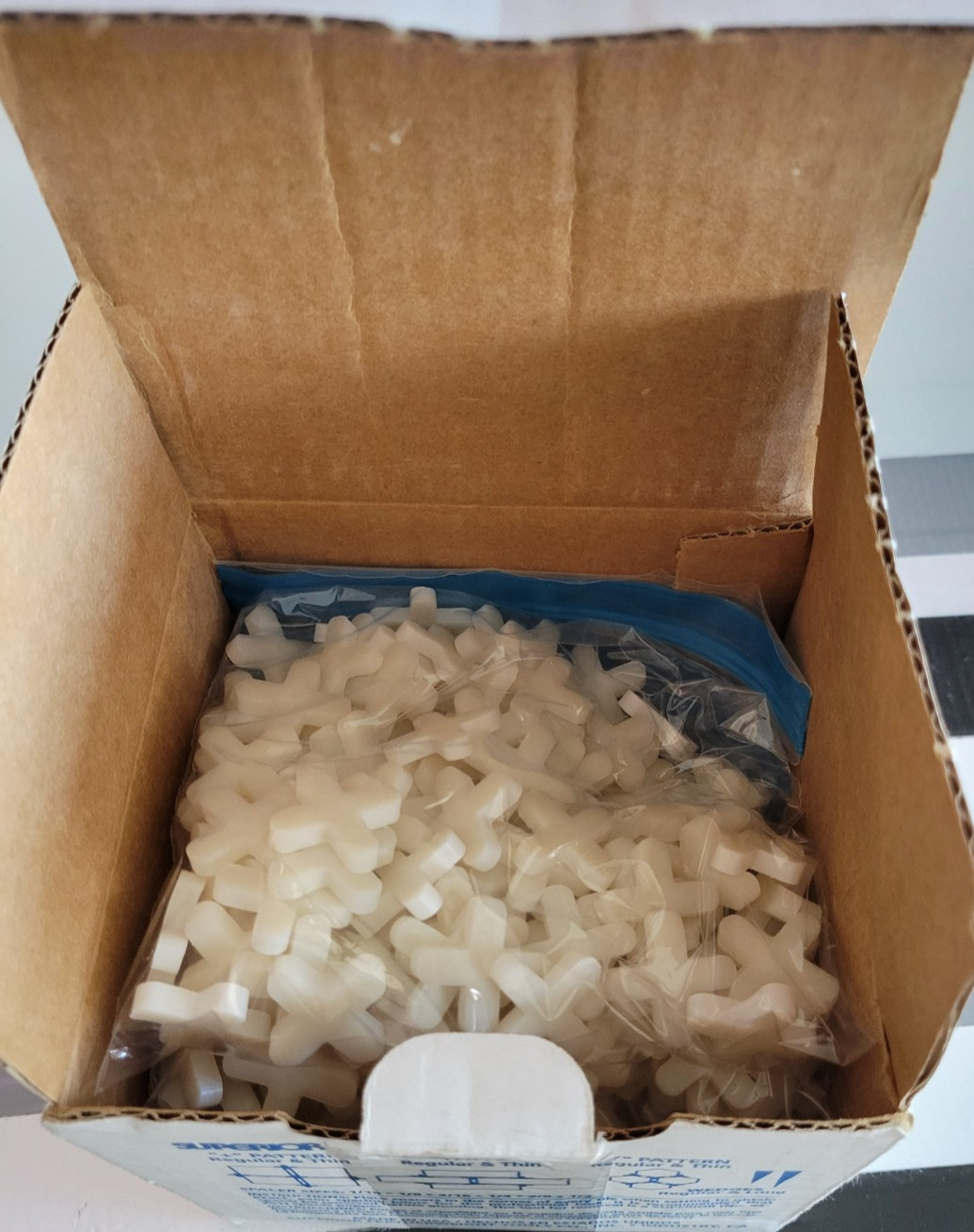 SUPERIOR FEATHERWEIGHT TOOLS CO WHITE SILICONE TILE SPACERS 550 PIECES