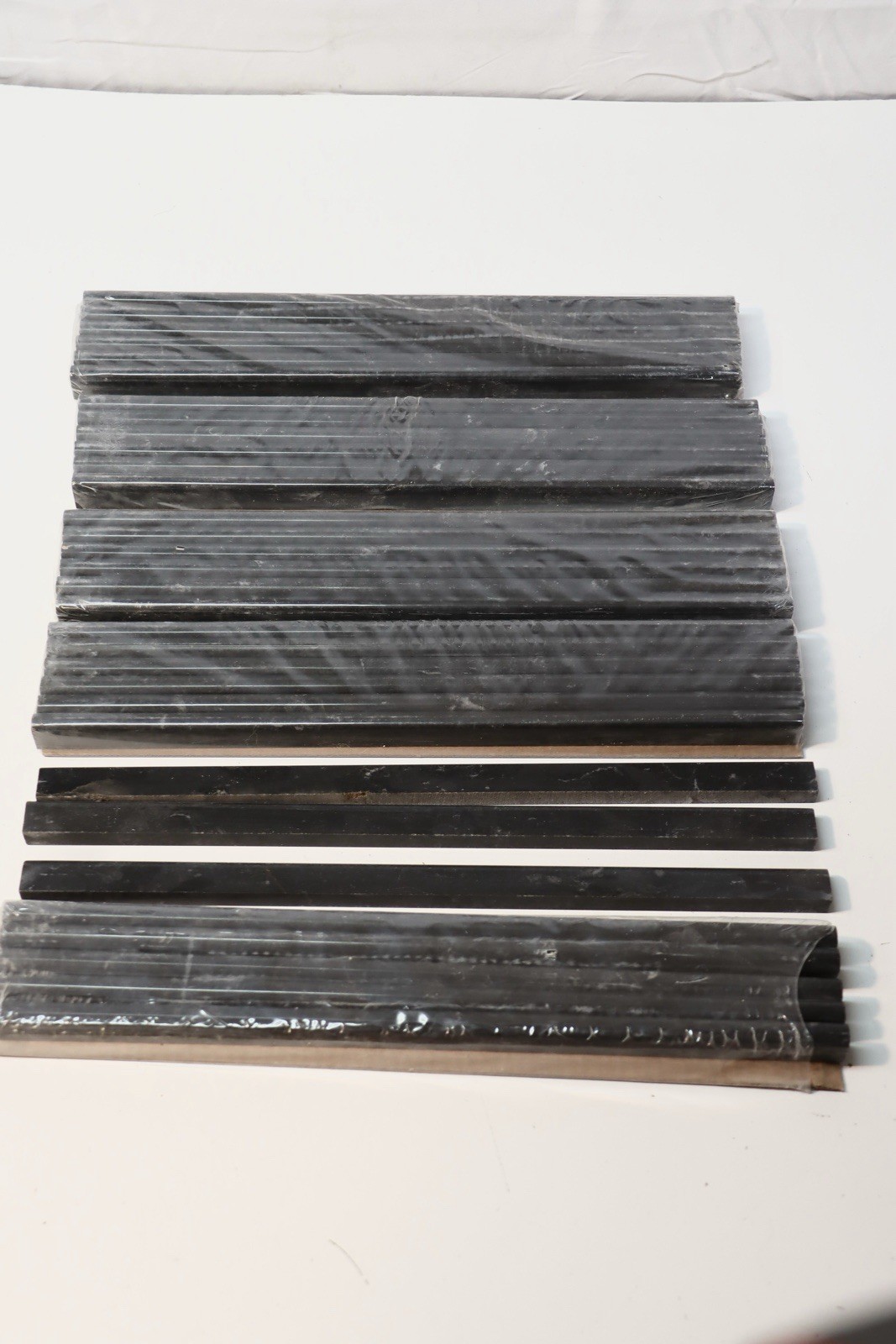 33’ Pieces Of “The Tile Shop” Noir Polished Somerset Trim Tile .4”x12” 655997